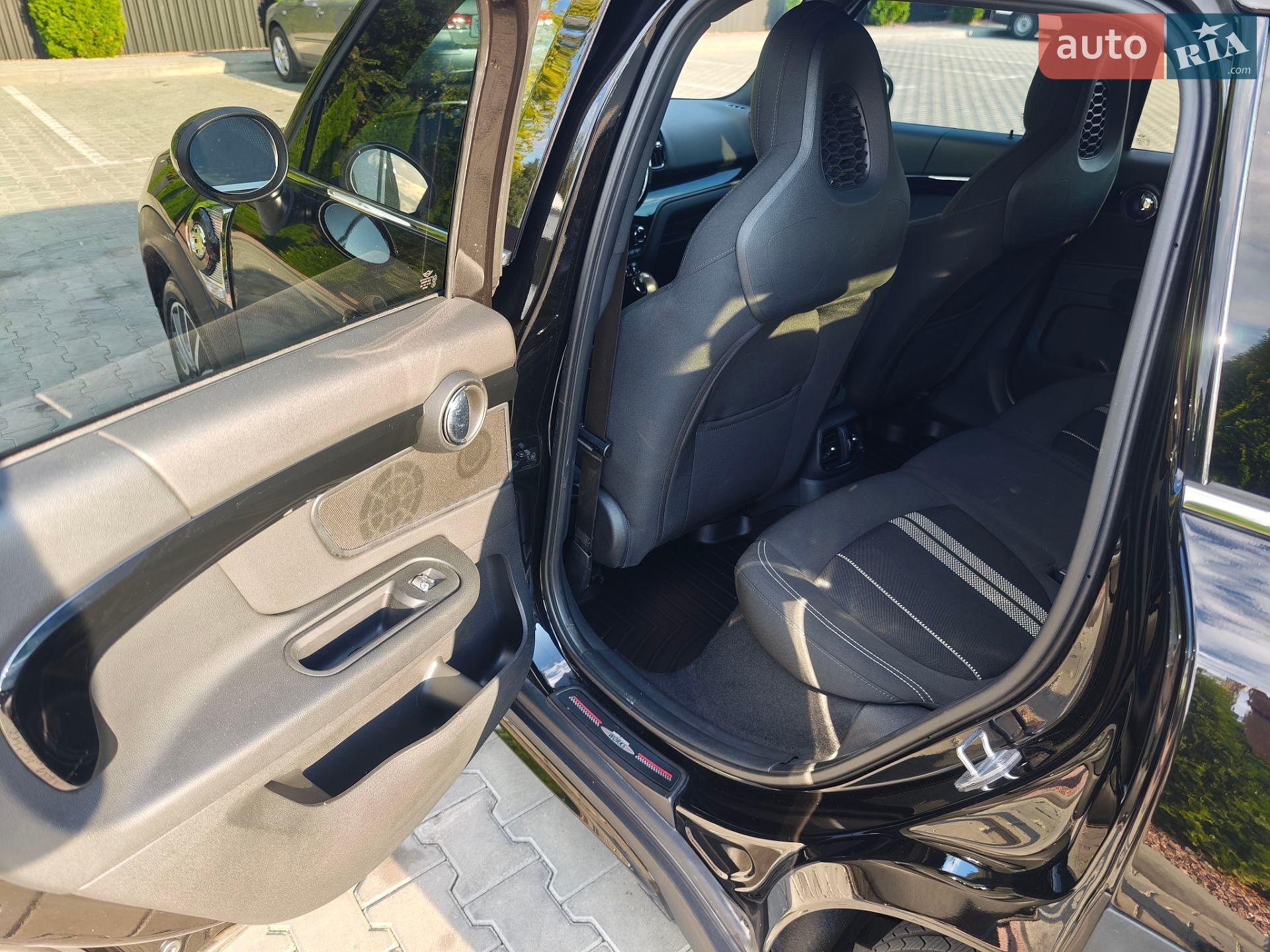 Mini Countryman 2018 VIN WMZYU7C59K3F93949 фото оголошення 27 з 45
