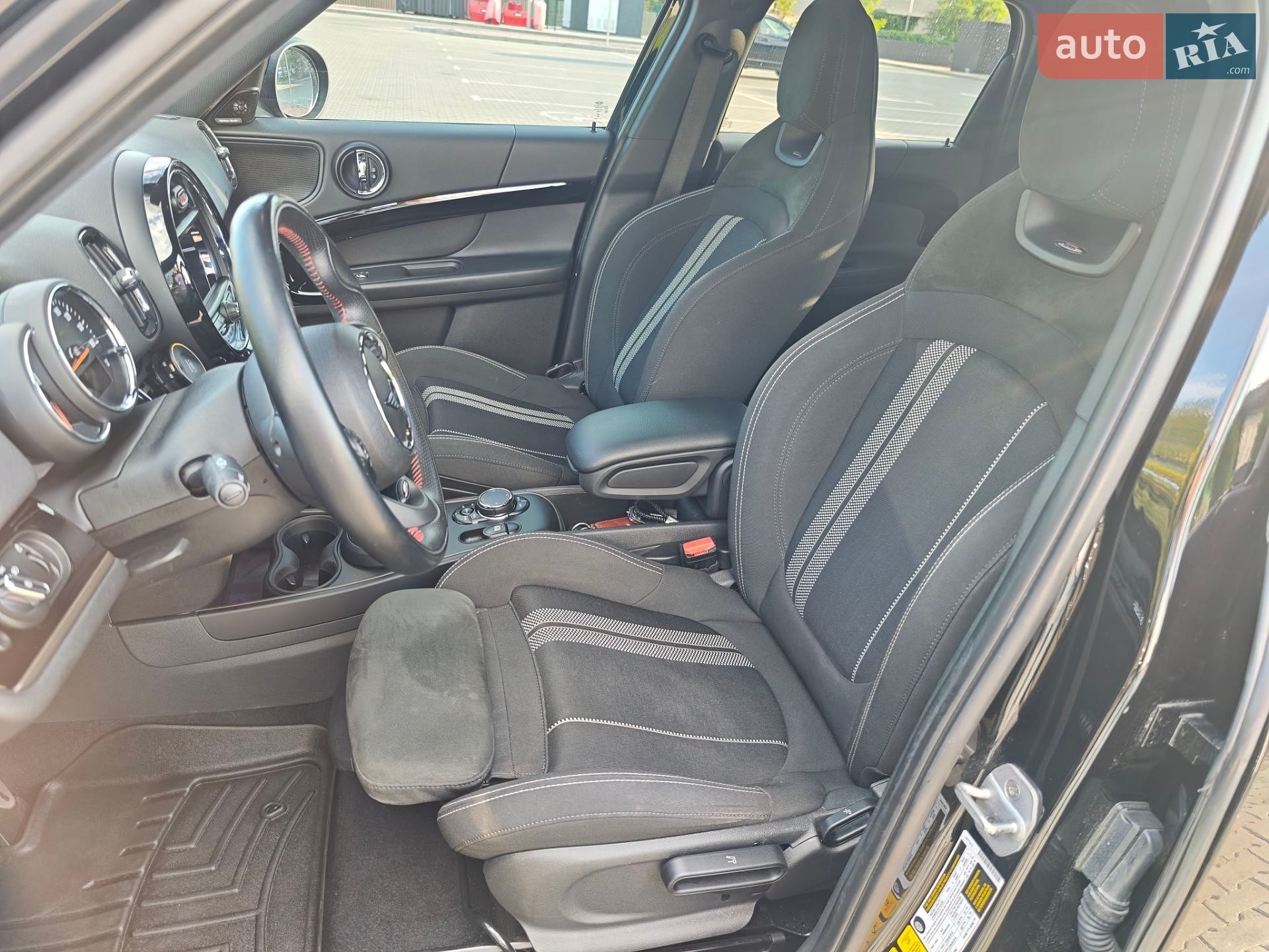 Mini Countryman 2018 VIN WMZYU7C59K3F93949 фото оголошення 23 з 45