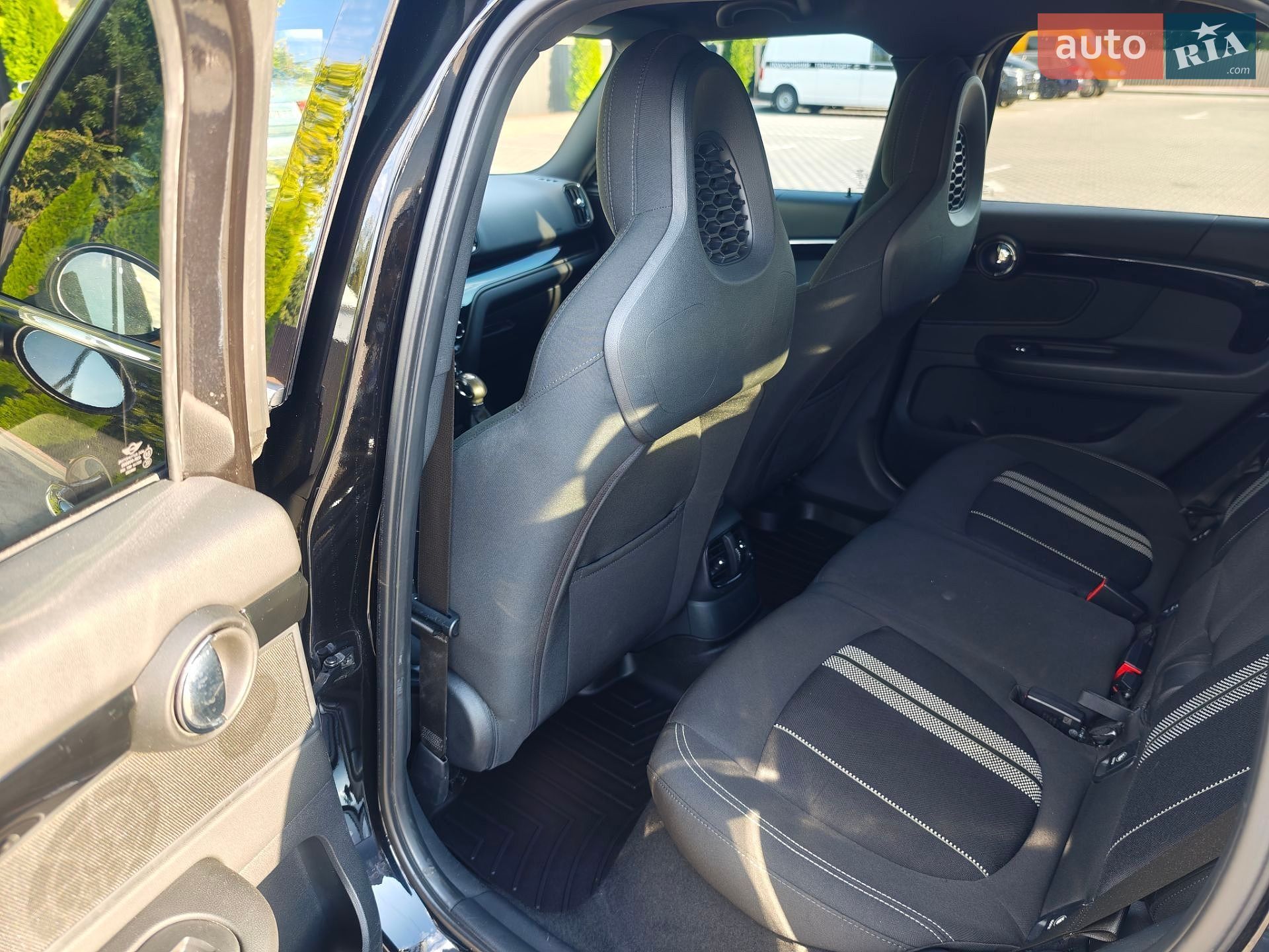 Mini Countryman 2018 VIN WMZYU7C59K3F93949 фото оголошення 29 з 45