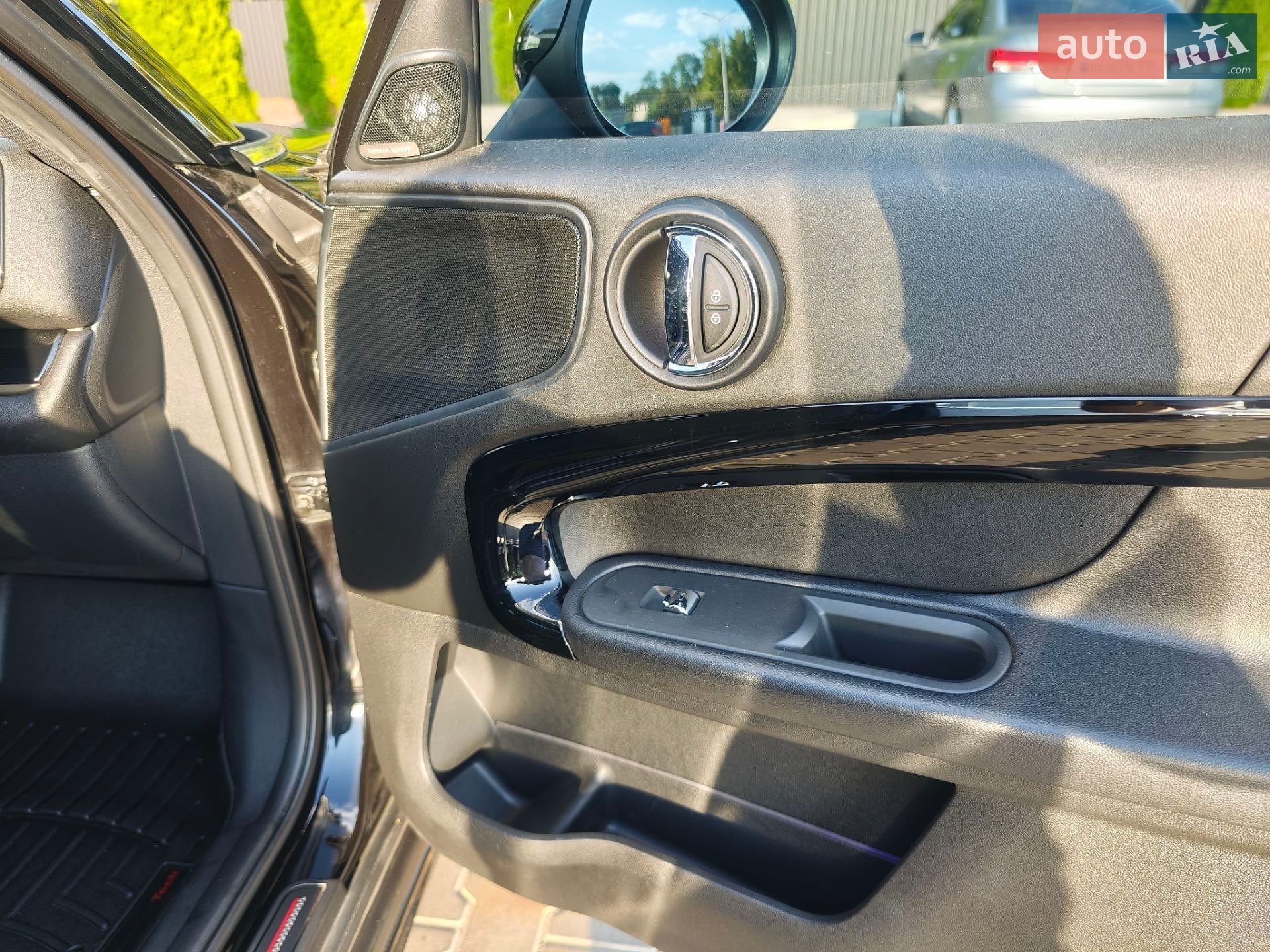 Mini Countryman 2018 VIN WMZYU7C59K3F93949 фото оголошення 31 з 45