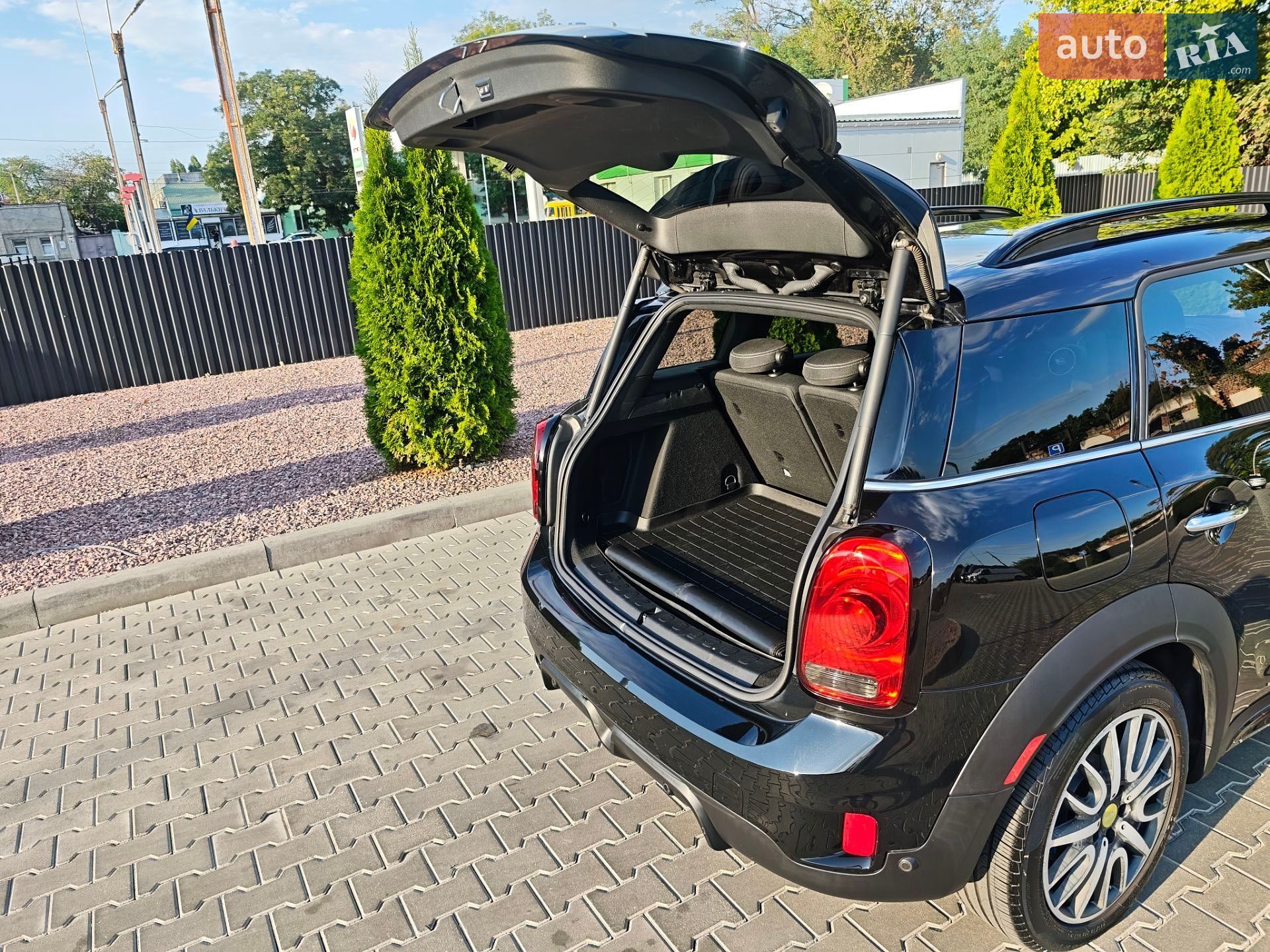 Mini Countryman 2018 VIN WMZYU7C59K3F93949 фото оголошення 39 з 45