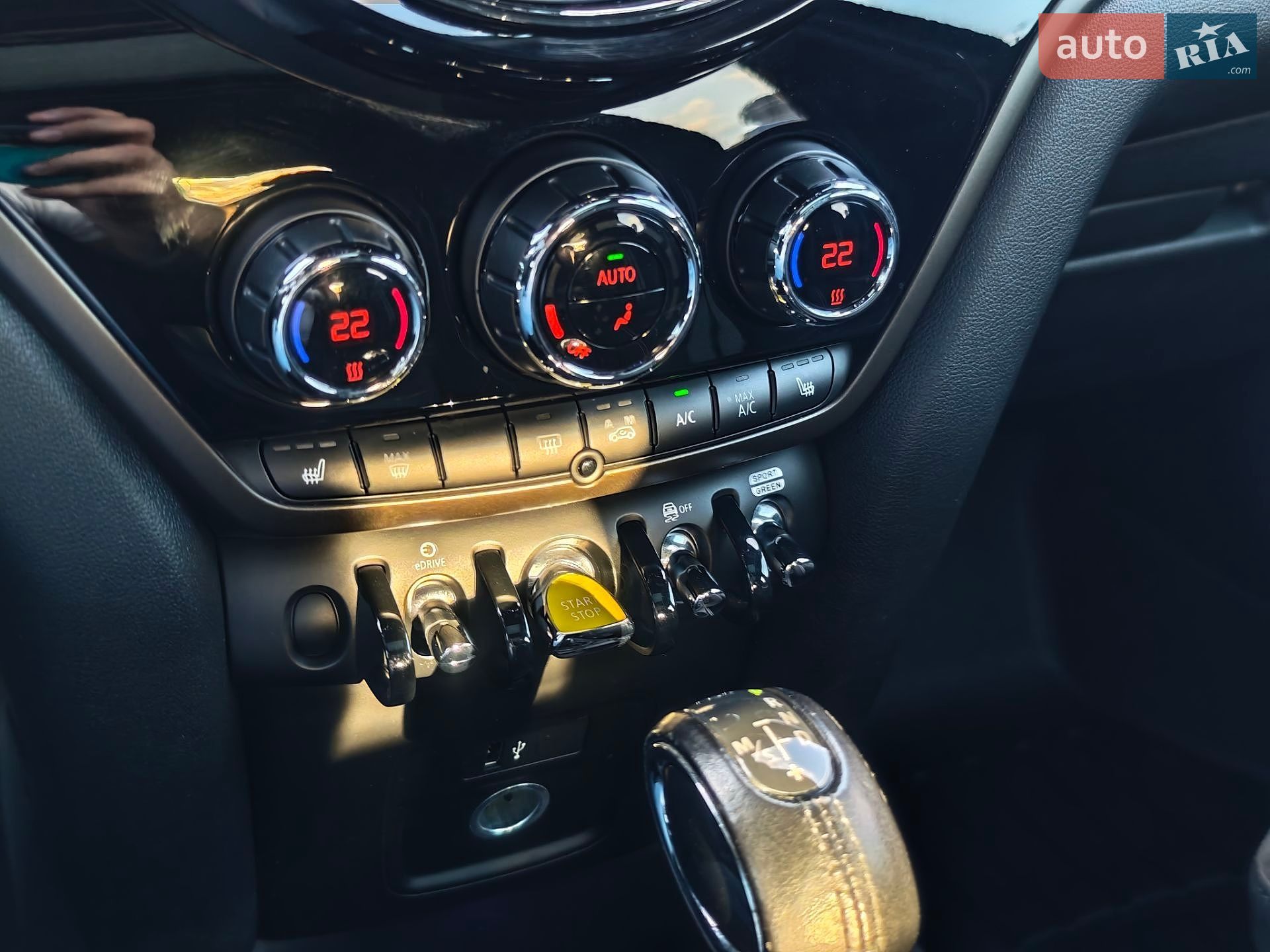 Mini Countryman 2018 VIN WMZYU7C59K3F93949 фото оголошення 36 з 45