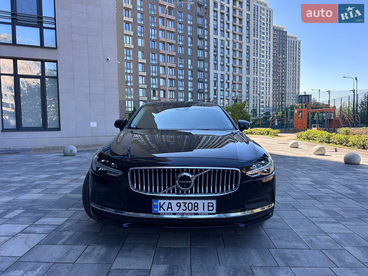 Volvo S90 2022 VIN LVYPSL1V1PP117858 фото оголошення 2 з 17