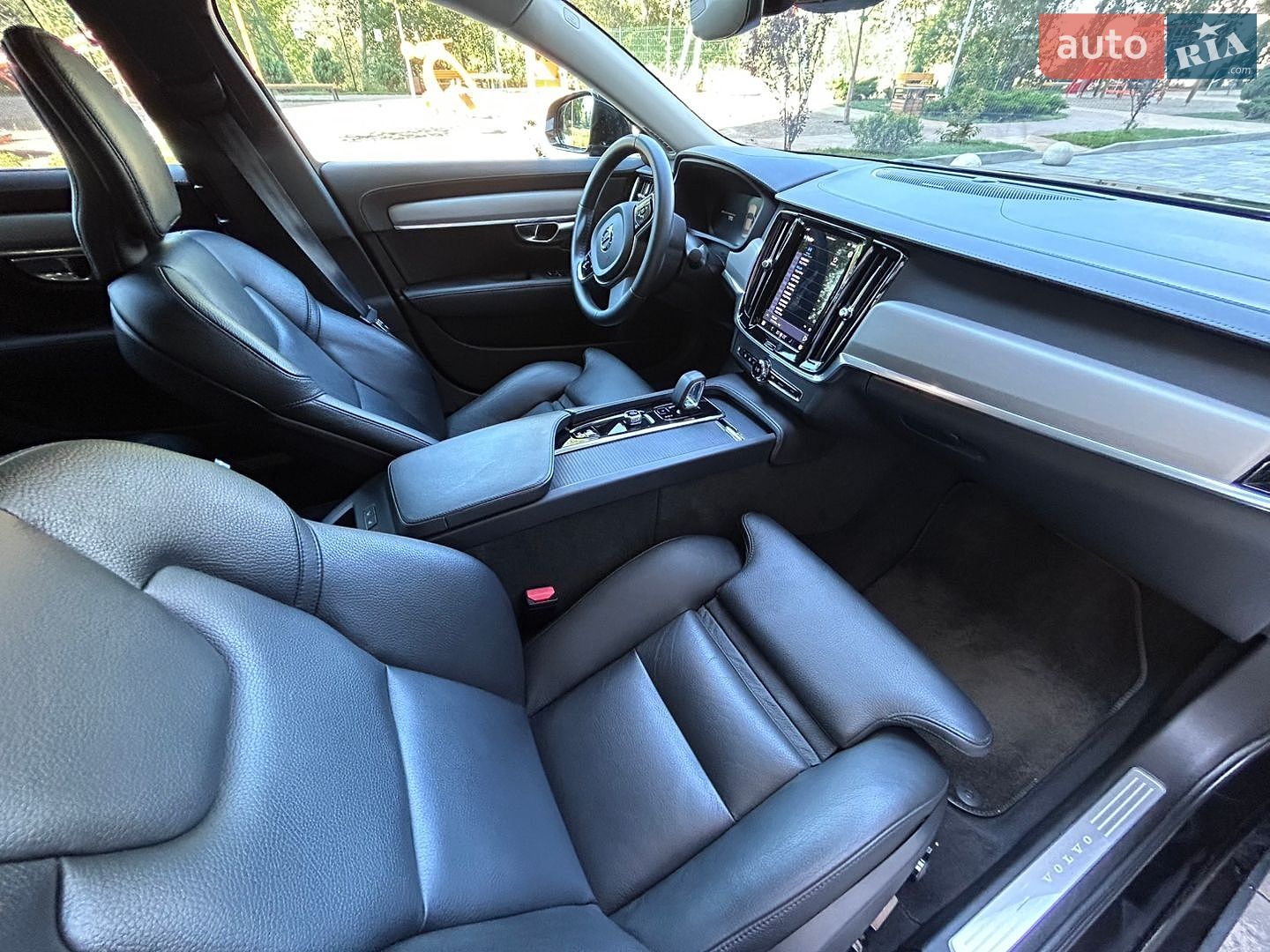 Volvo S90 2022 VIN LVYPSL1V1PP117858 фото оголошення 9 з 17