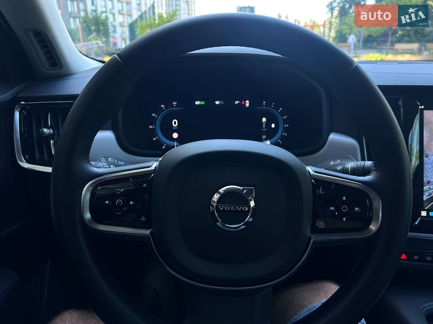 Volvo S90 2022 VIN LVYPSL1V1PP117858 фото оголошення 12 з 17