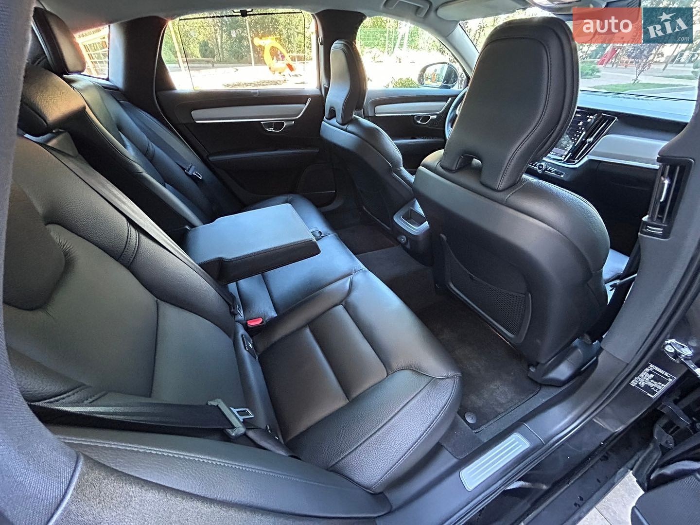 Volvo S90 2022 VIN LVYPSL1V1PP117858 фото оголошення 15 з 17