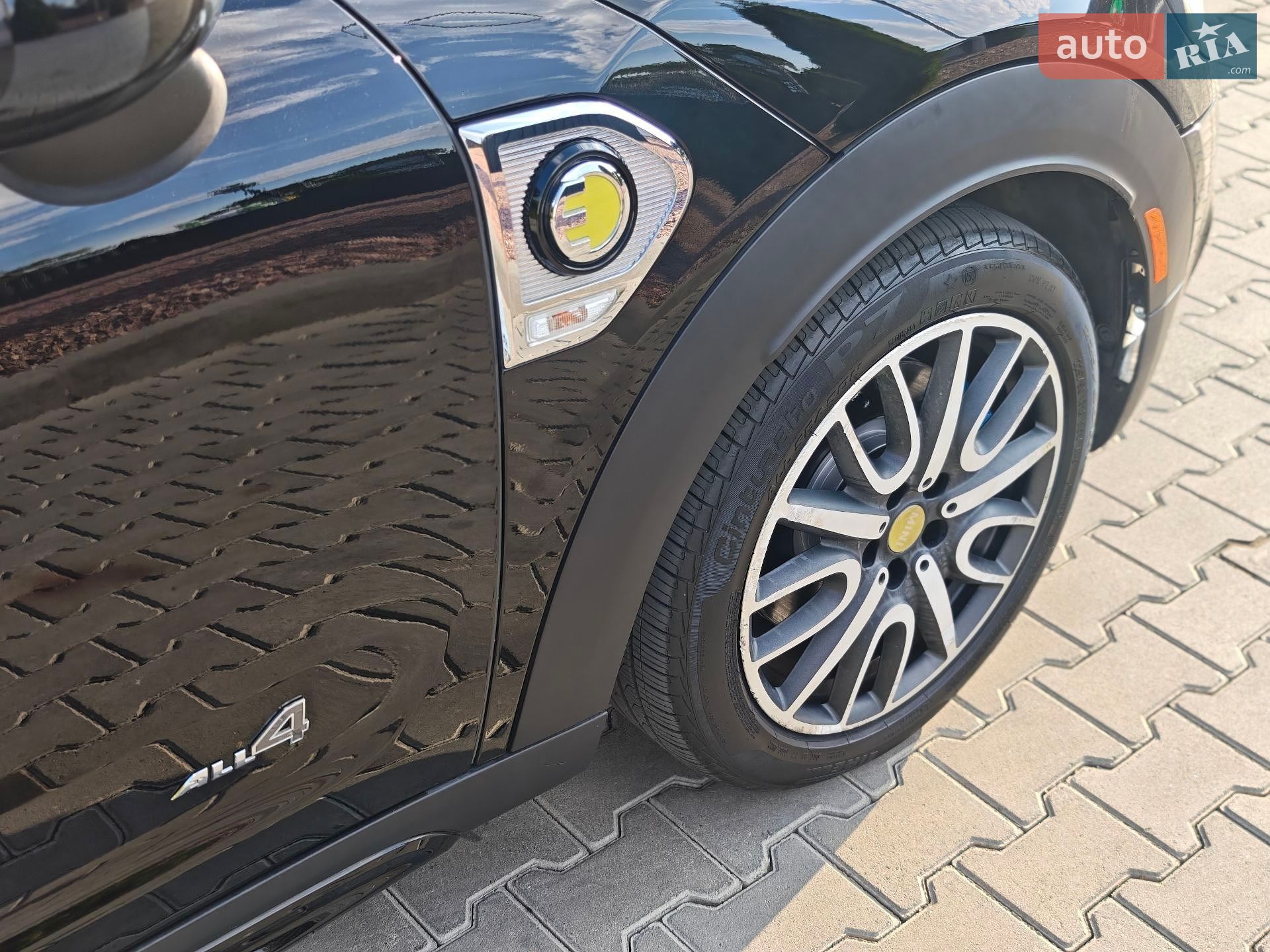 Mini Countryman 2018 VIN WMZYU7C59K3F93949 фото оголошення 17 з 45