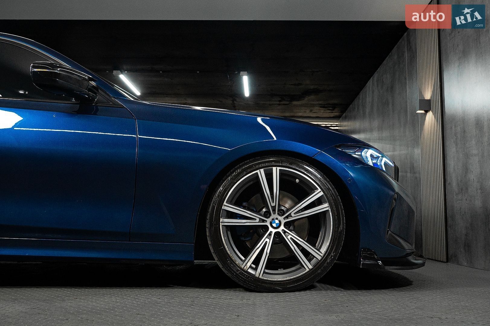 BMW 3 Series 2019 VIN WBA5R1C55KAK11116 фото оголошення 4 з 31