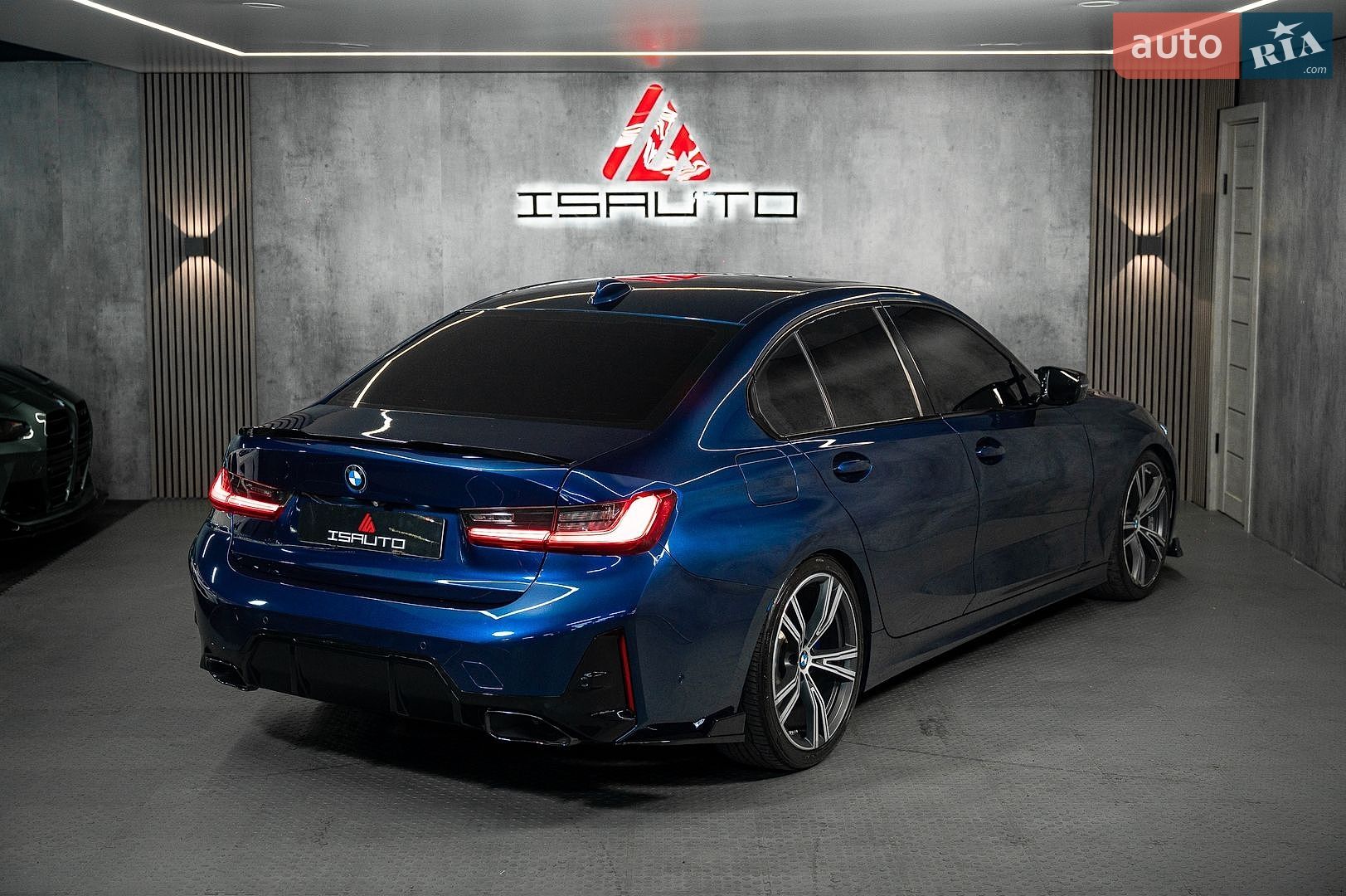 BMW 3 Series 2019 VIN WBA5R1C55KAK11116 фото оголошення 10 з 31