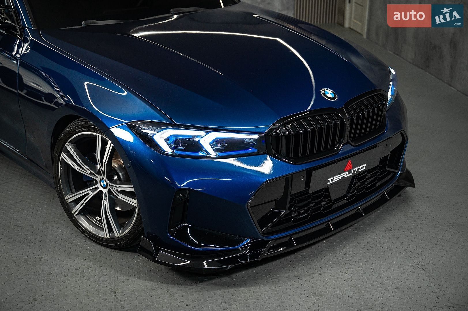BMW 3 Series 2019 VIN WBA5R1C55KAK11116 фото оголошення 3 з 31