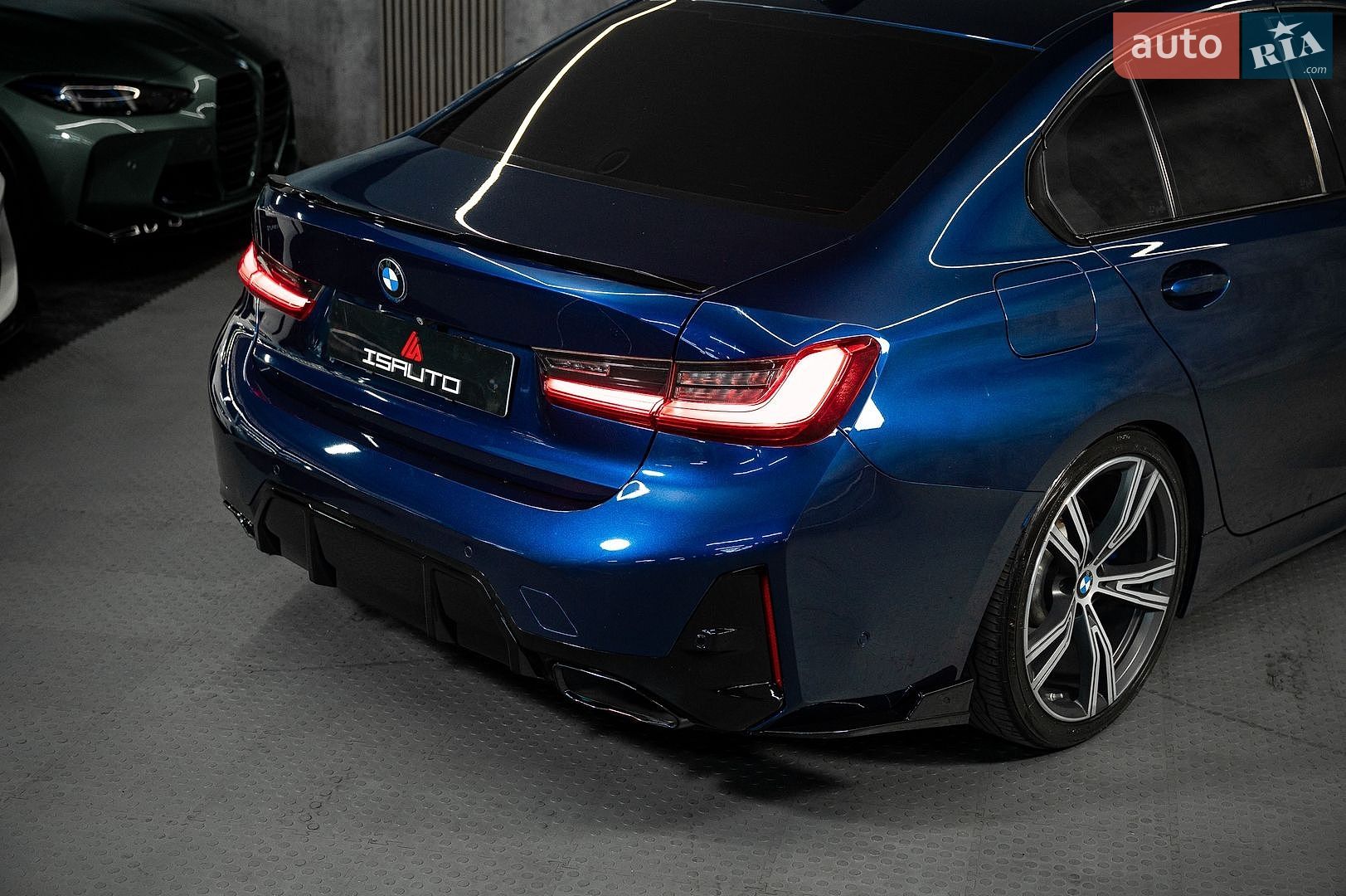 BMW 3 Series 2019 VIN WBA5R1C55KAK11116 фото оголошення 12 з 31