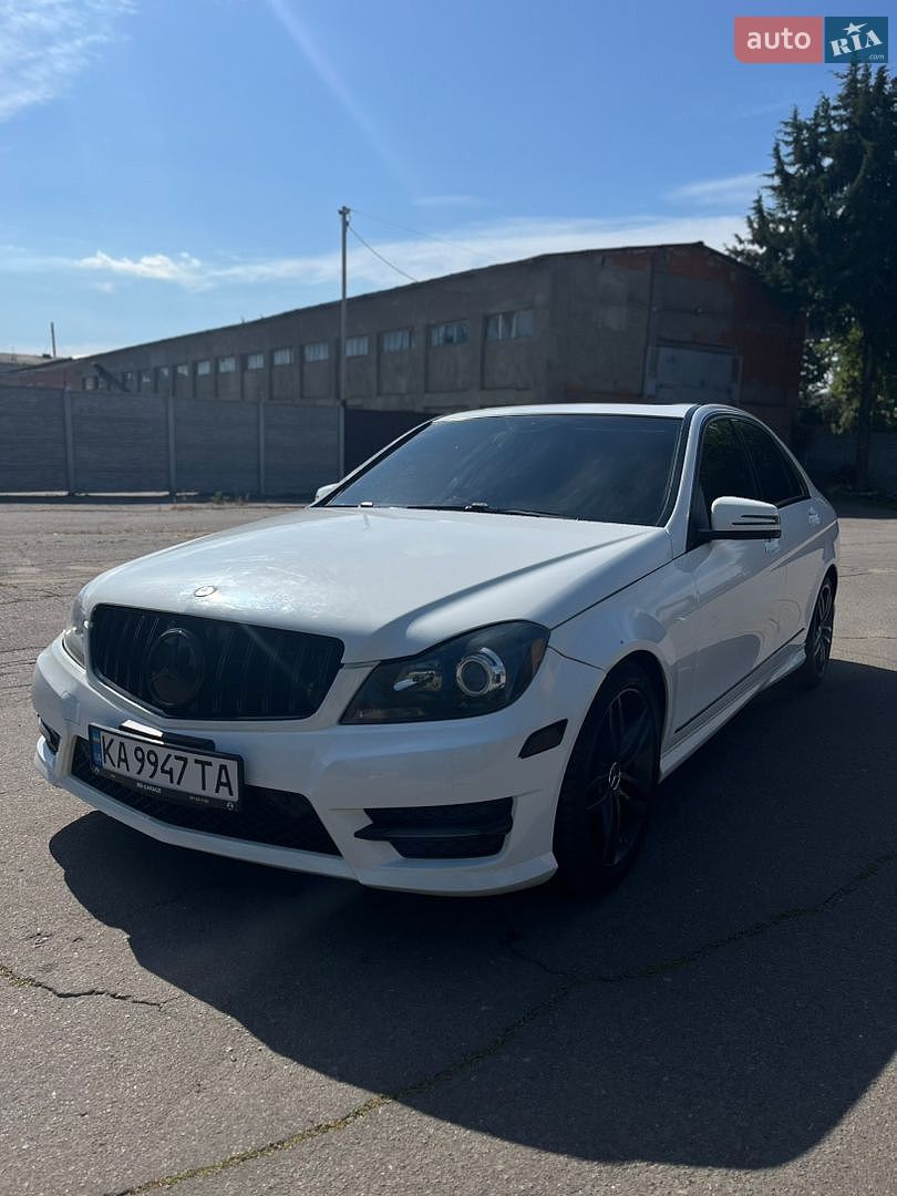 Mercedes-Benz C-Class 2013 VIN WDDGF4HB6DR289600 фото оголошення 2 з 24