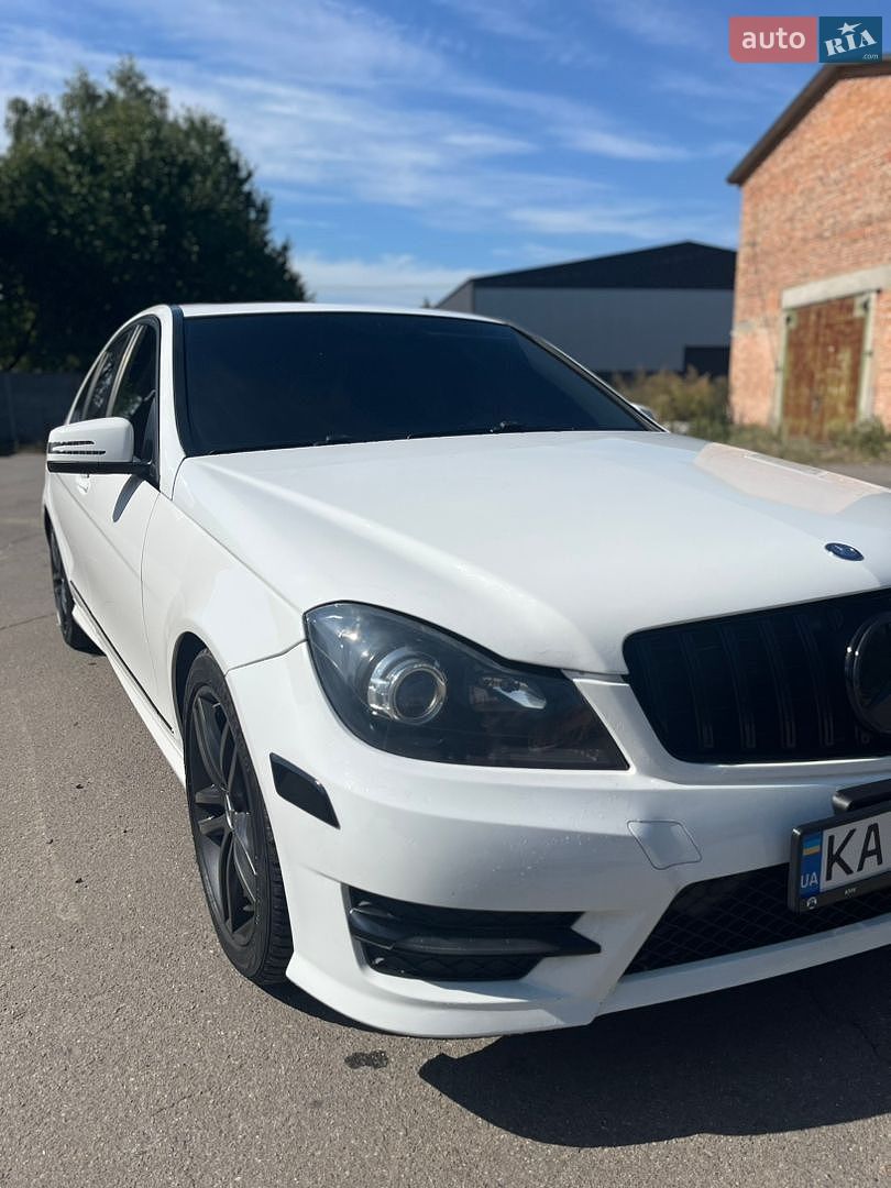 Mercedes-Benz C-Class 2013 VIN WDDGF4HB6DR289600 фото оголошення 4 з 23