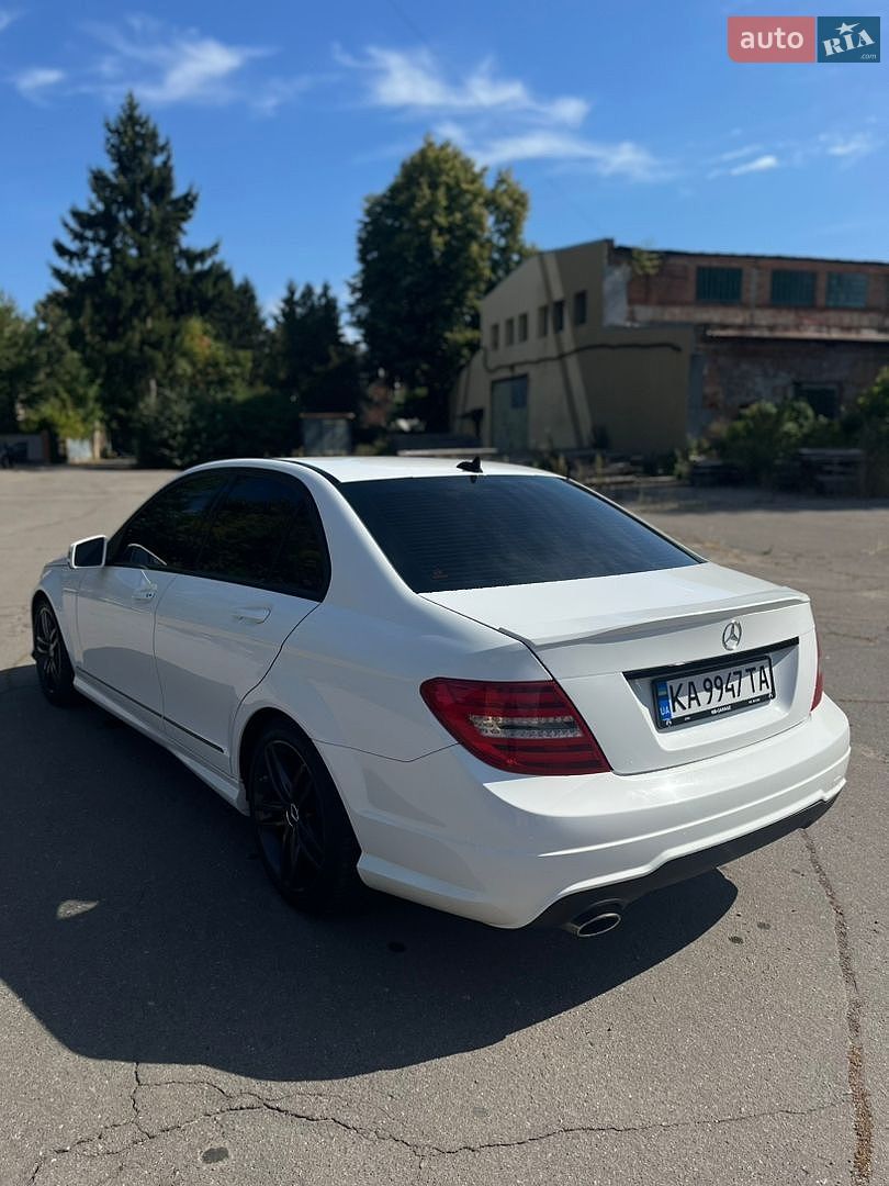 Mercedes-Benz C-Class 2013 VIN WDDGF4HB6DR289600 фото оголошення 10 з 23