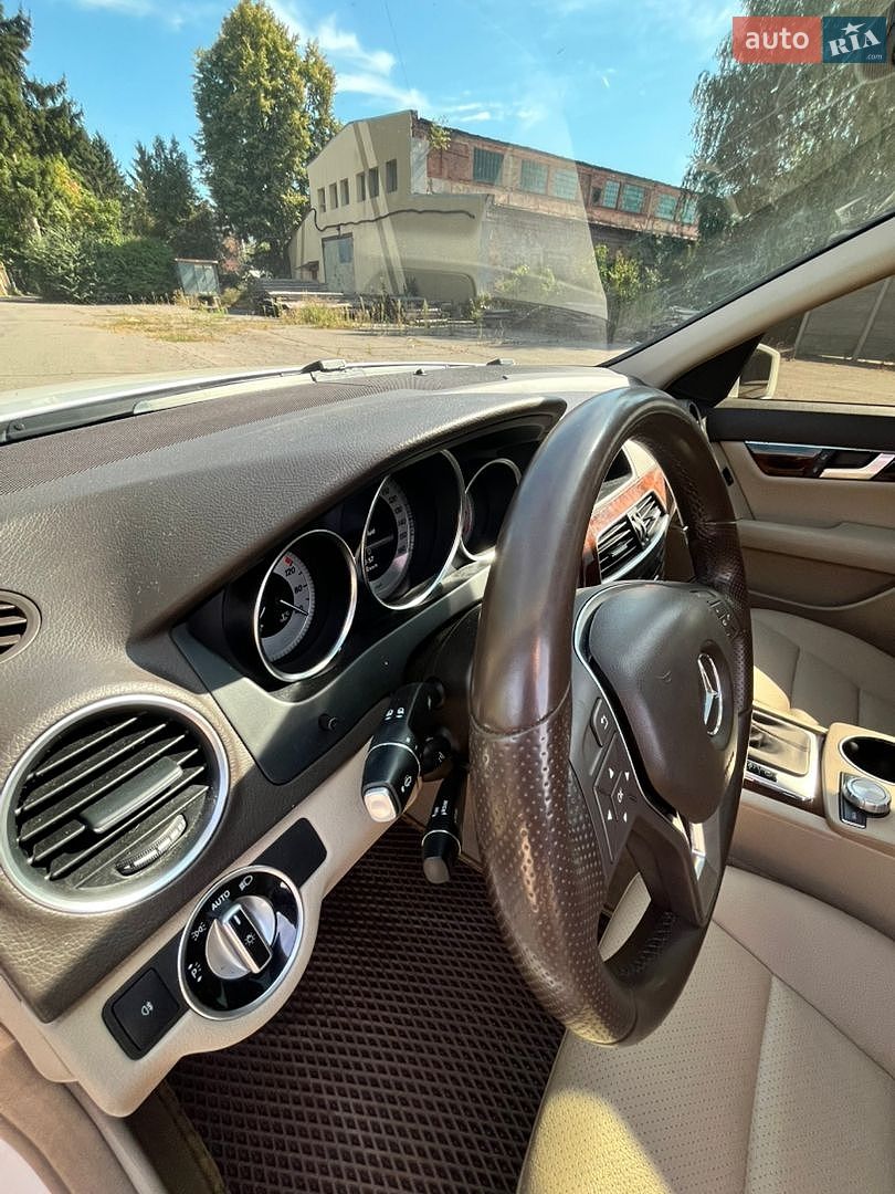 Mercedes-Benz C-Class 2013 VIN WDDGF4HB6DR289600 фото оголошення 17 з 23