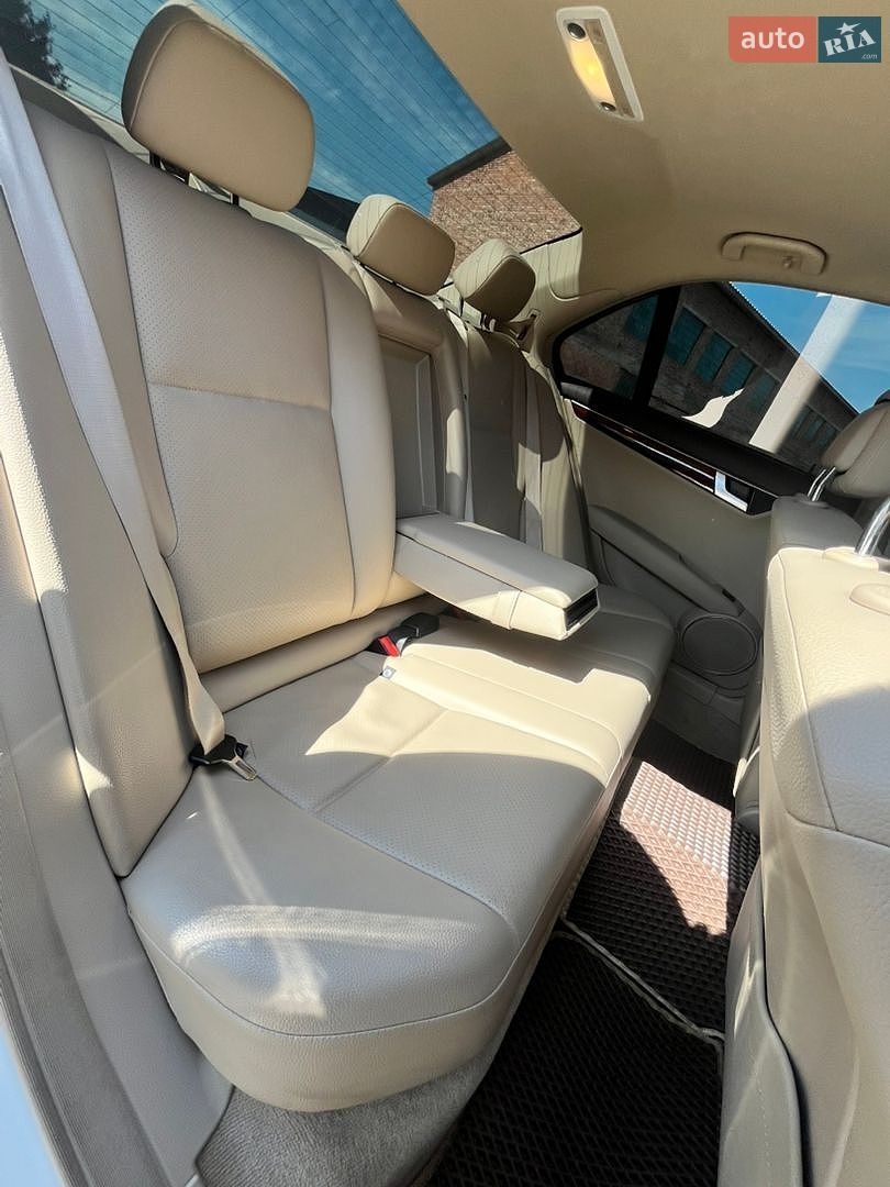 Mercedes-Benz C-Class 2013 VIN WDDGF4HB6DR289600 фото оголошення 21 з 23