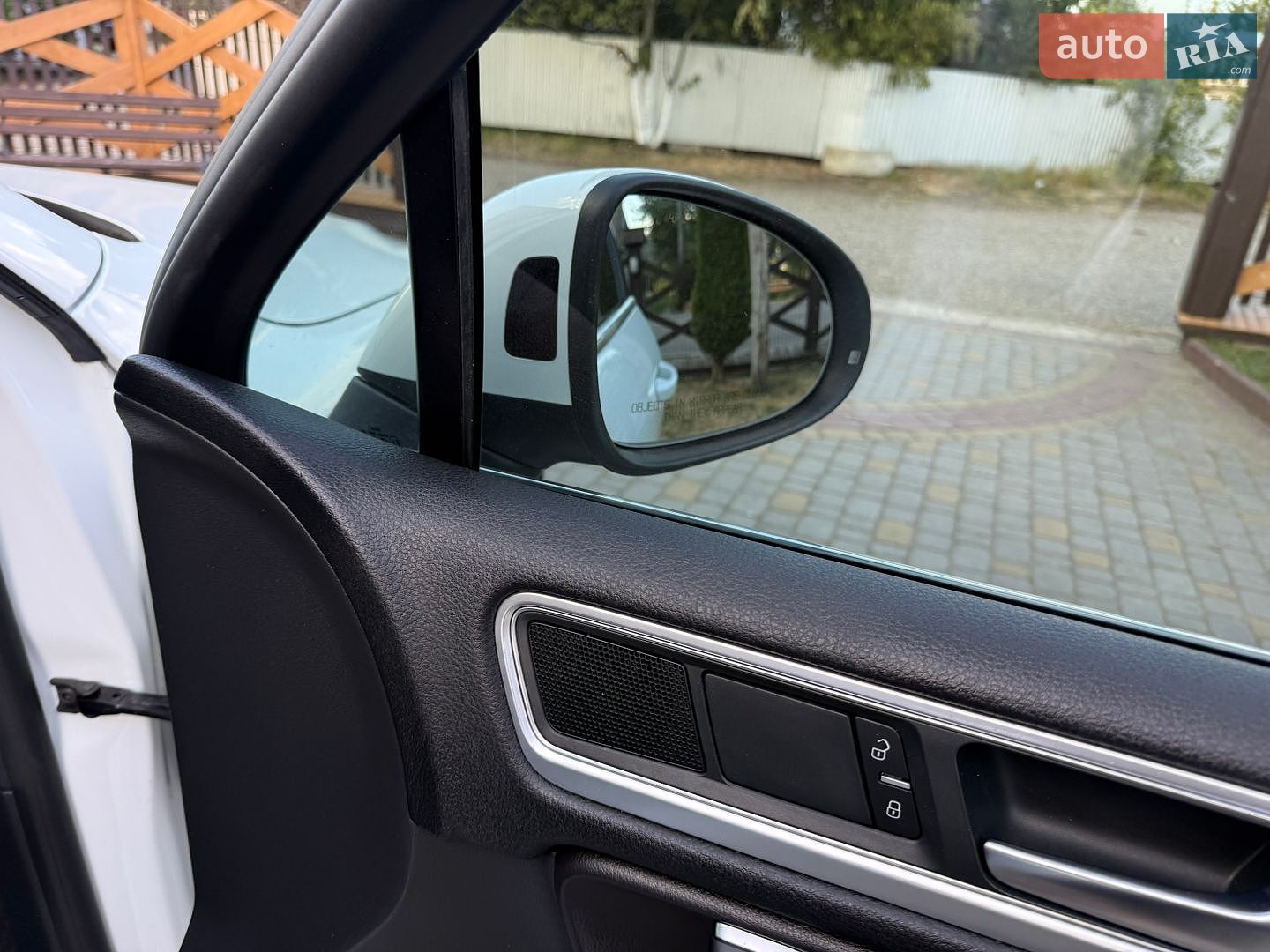 Volkswagen Touareg 2015 VIN WVGEP9BP9GD000917 фото оголошення 23 з 45