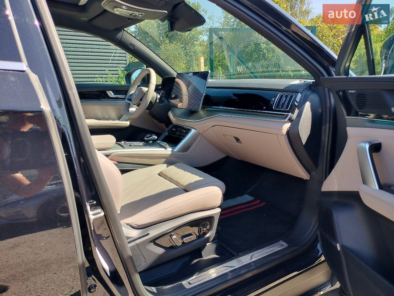 BYD Tang 2025 VIN LC0C74C42S0125198 фото оголошення 14 з 20