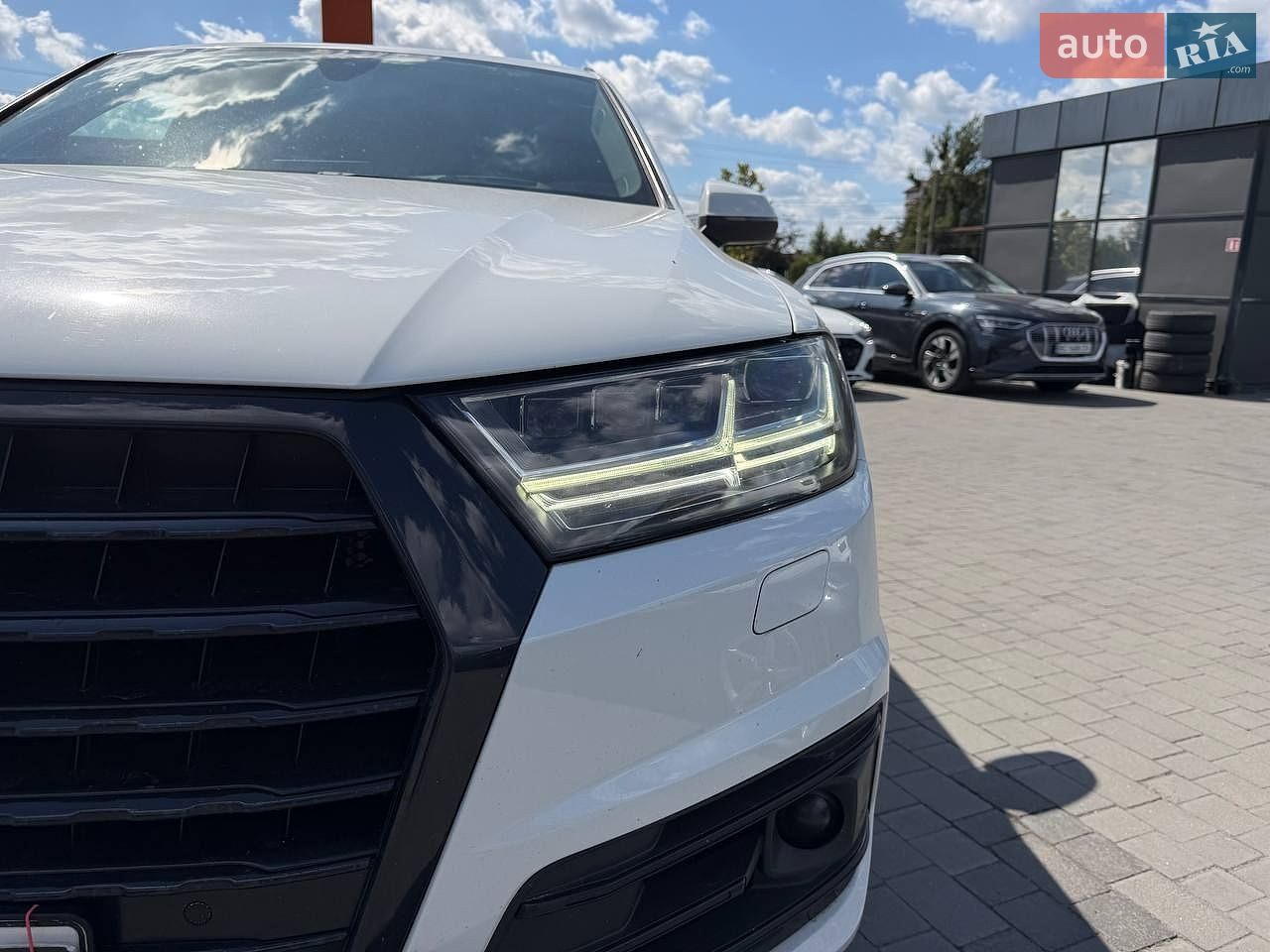Audi Q7 2018 VIN WAUZZZ4M7KD015781 фото оголошення 11 з 47