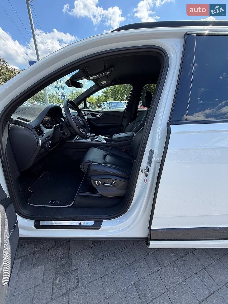 Audi Q7 2018 VIN WAUZZZ4M7KD015781 фото оголошення 15 з 47