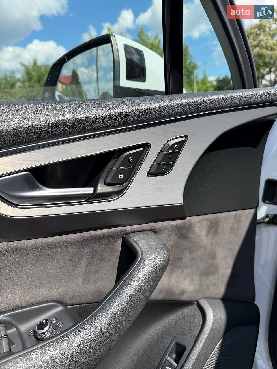 Audi Q7 2018 VIN WAUZZZ4M7KD015781 фото оголошення 17 з 47