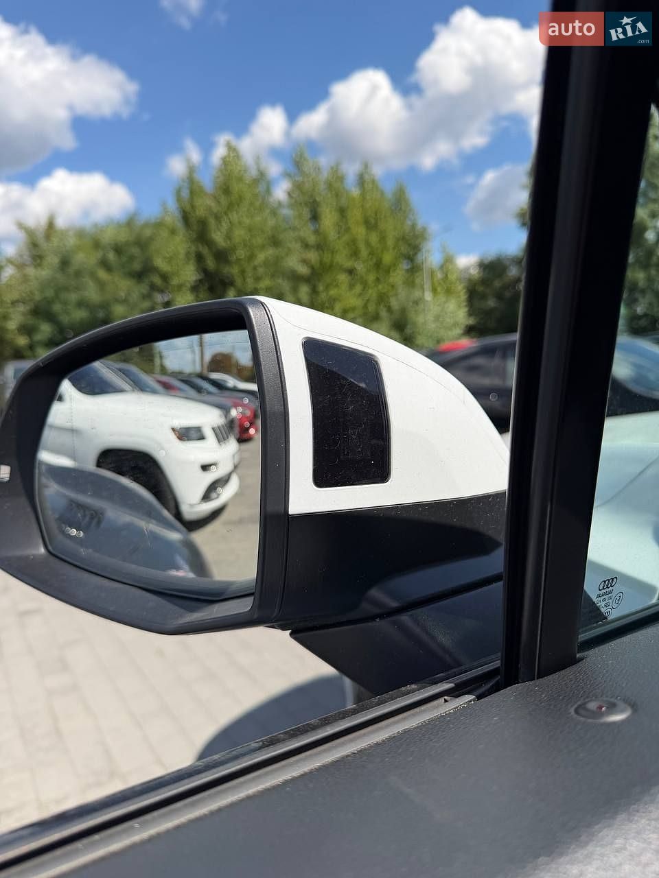 Audi Q7 2018 VIN WAUZZZ4M7KD015781 фото оголошення 18 з 47