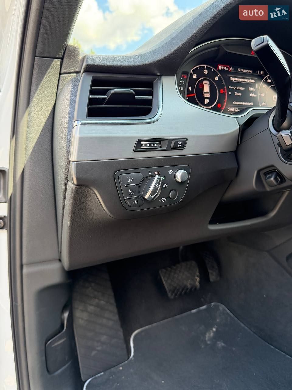 Audi Q7 2018 VIN WAUZZZ4M7KD015781 фото оголошення 22 з 47