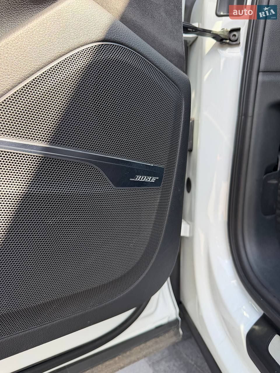 Audi Q7 2018 VIN WAUZZZ4M7KD015781 фото оголошення 21 з 47