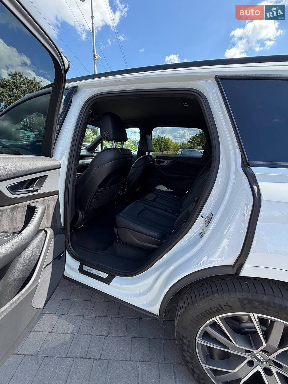 Audi Q7 2018 VIN WAUZZZ4M7KD015781 фото оголошення 33 з 47
