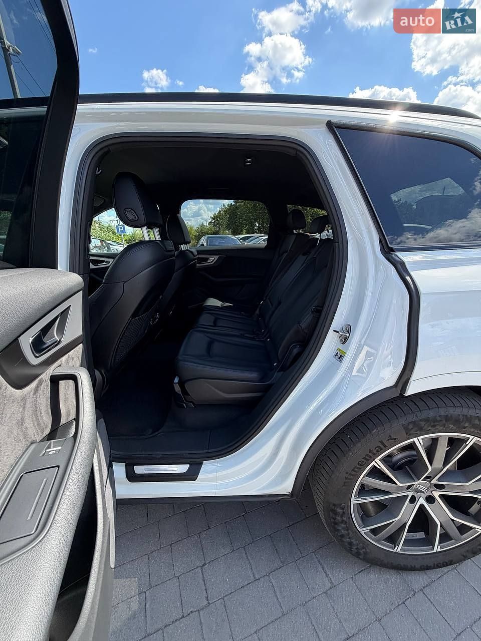 Audi Q7 2018 VIN WAUZZZ4M7KD015781 фото оголошення 34 з 47