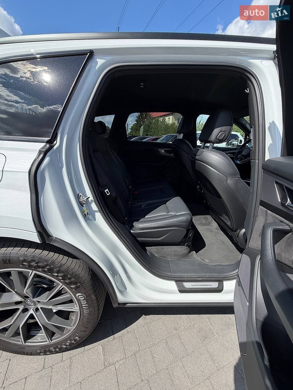 Audi Q7 2018 VIN WAUZZZ4M7KD015781 фото оголошення 35 з 47