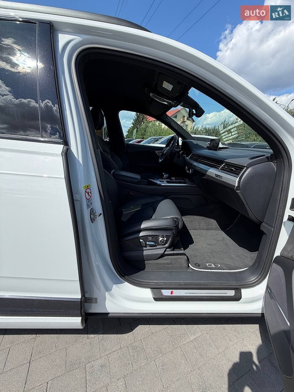 Audi Q7 2018 VIN WAUZZZ4M7KD015781 фото оголошення 39 з 47