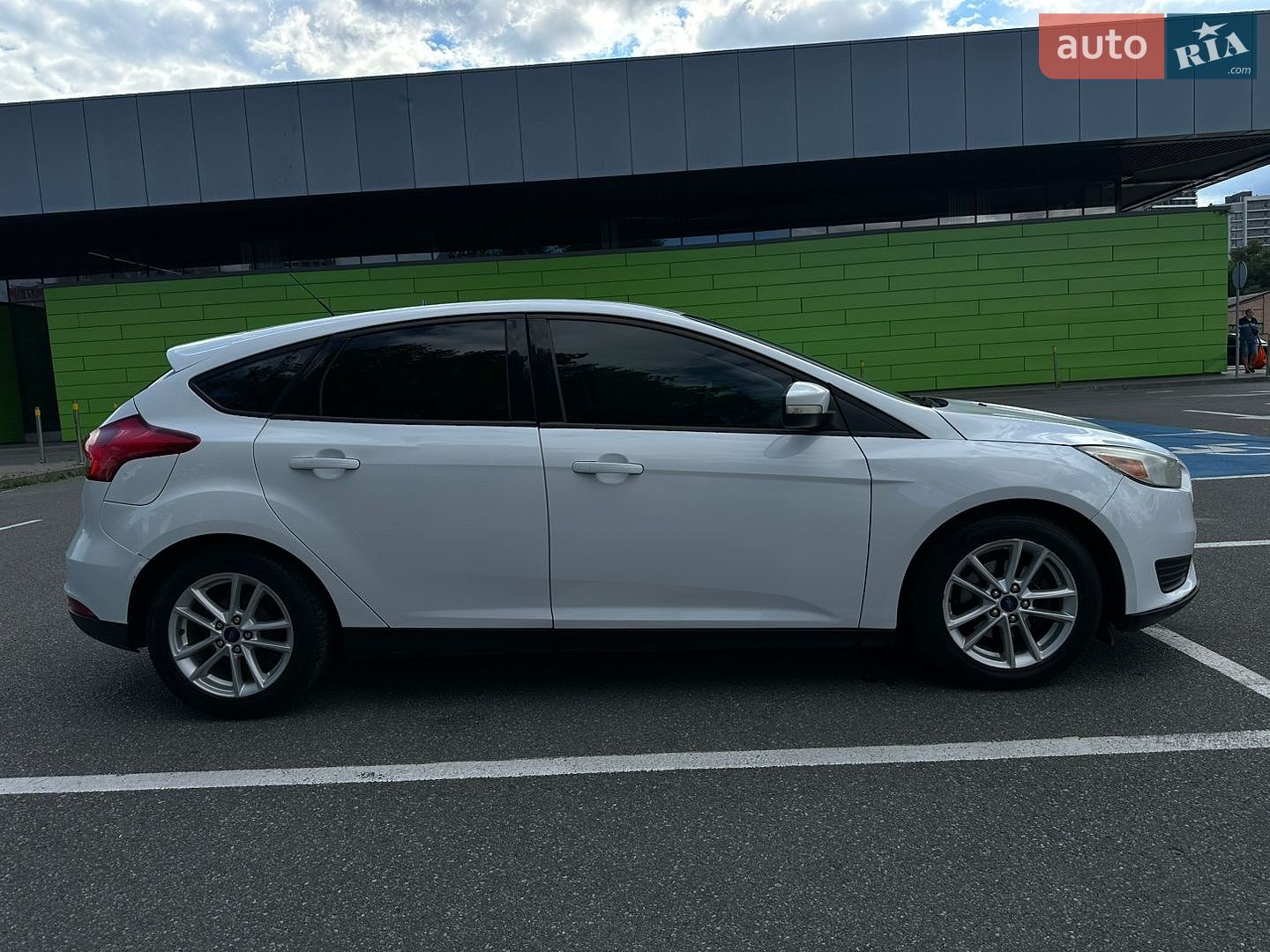 Ford Focus 2016 VIN 1FADP3K20GL296343 фото оголошення 4 з 16