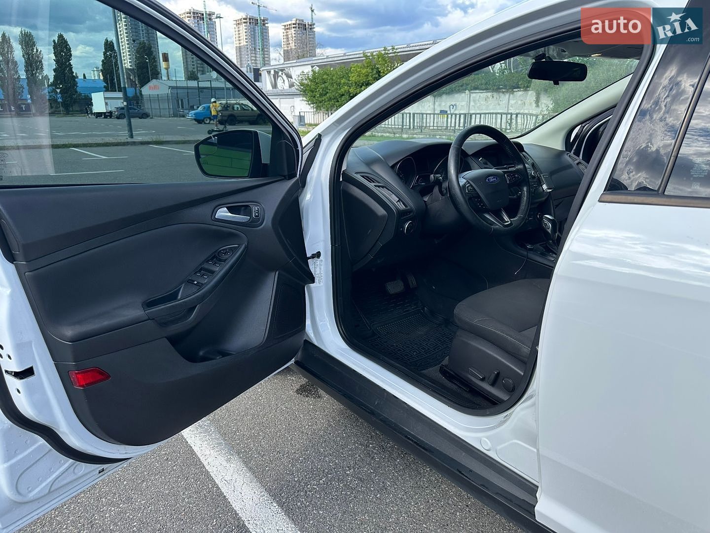Ford Focus 2016 VIN 1FADP3K20GL296343 фото оголошення 10 з 16