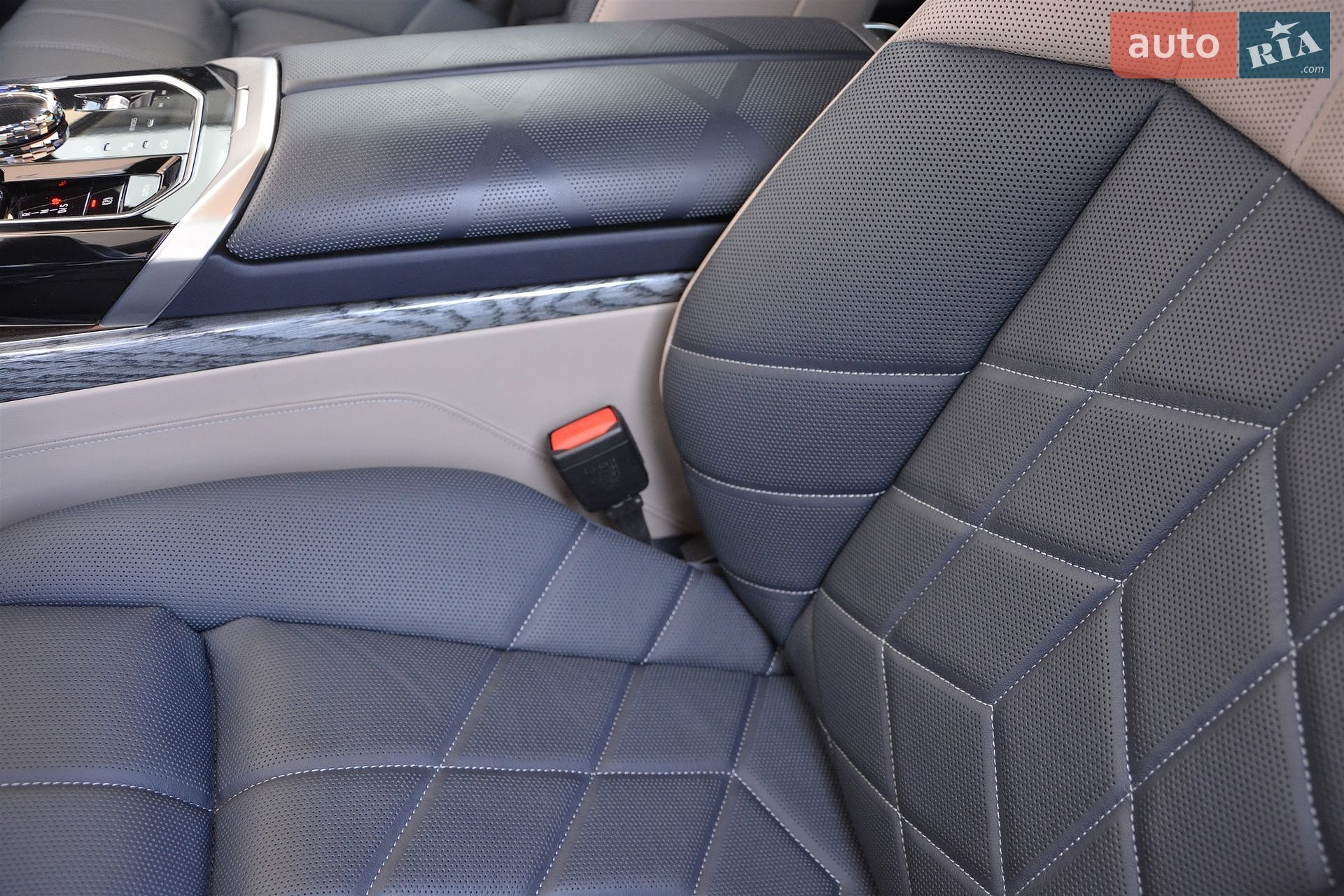 BMW 7 Series 2025 VIN WBA51EH020CV55256 фото оголошення 8 з 10