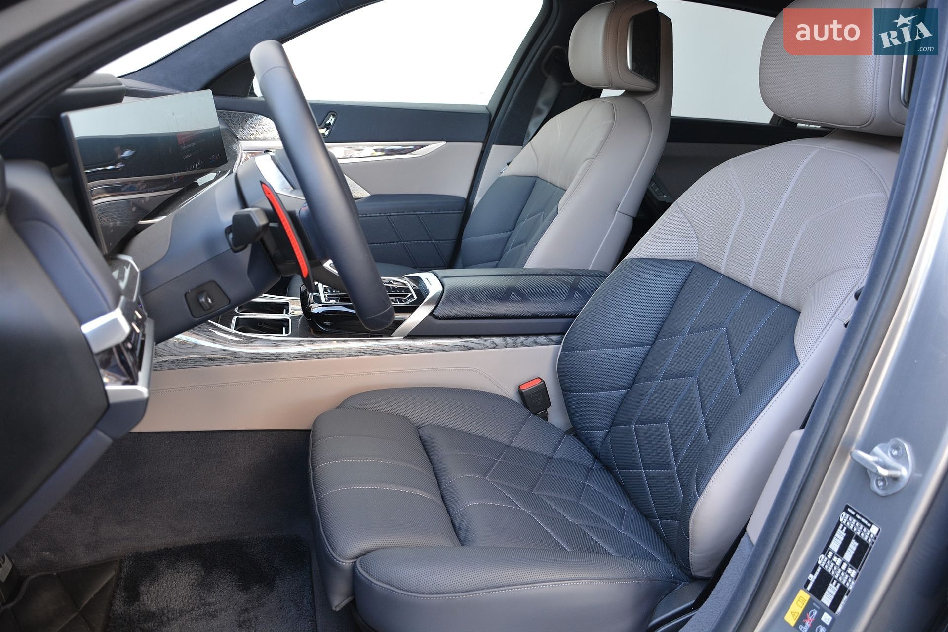 BMW 7 Series 2025 VIN WBA51EH020CV55256 фото оголошення 4 з 10
