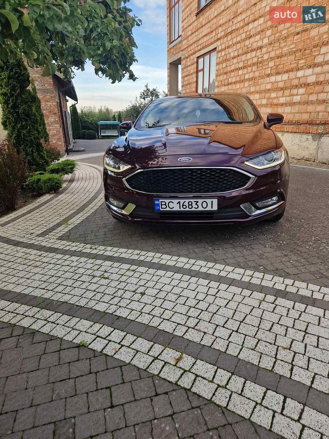 Ford Fusion 2018 VIN 3FA6P0LU7JR225141 фото оголошення 2 з 13