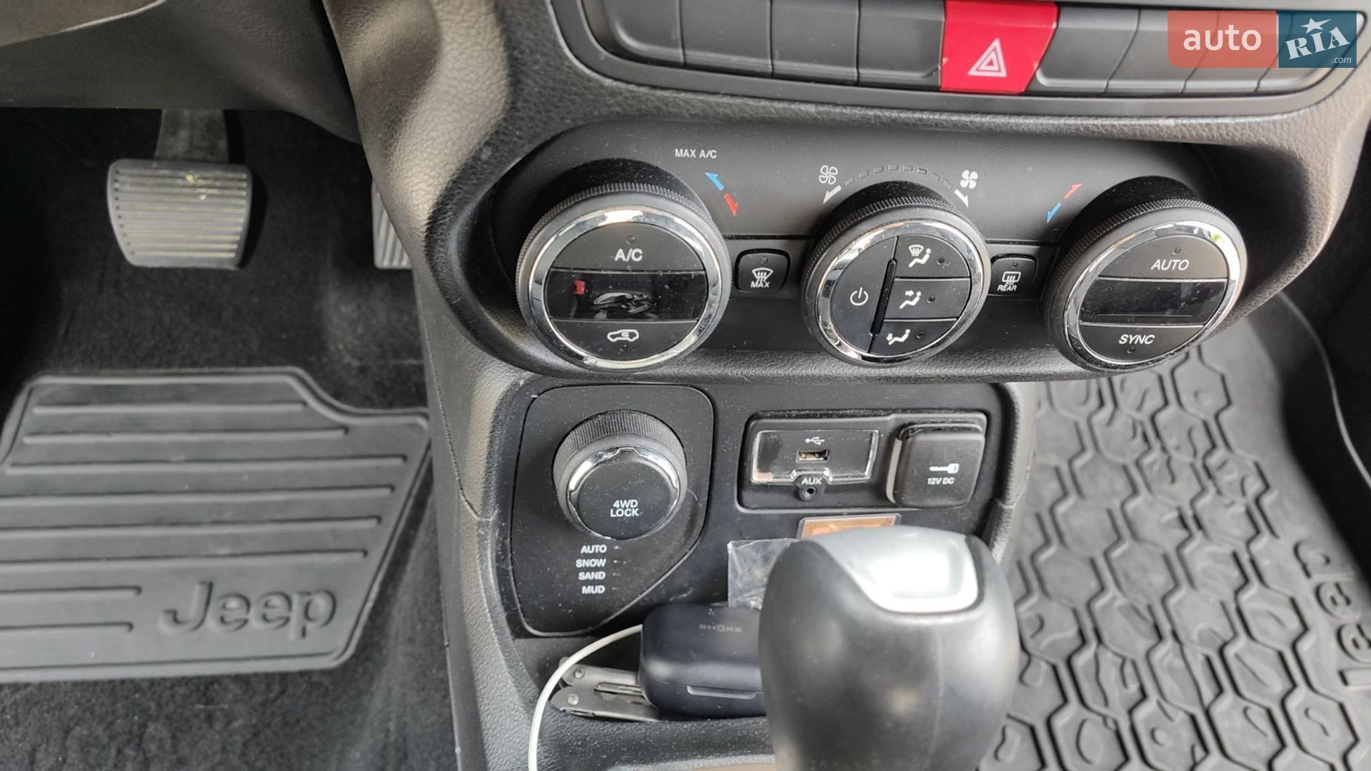 Jeep Renegade 2015 VIN ZACCJBBT1FPC29786 фото оголошення 18 з 23