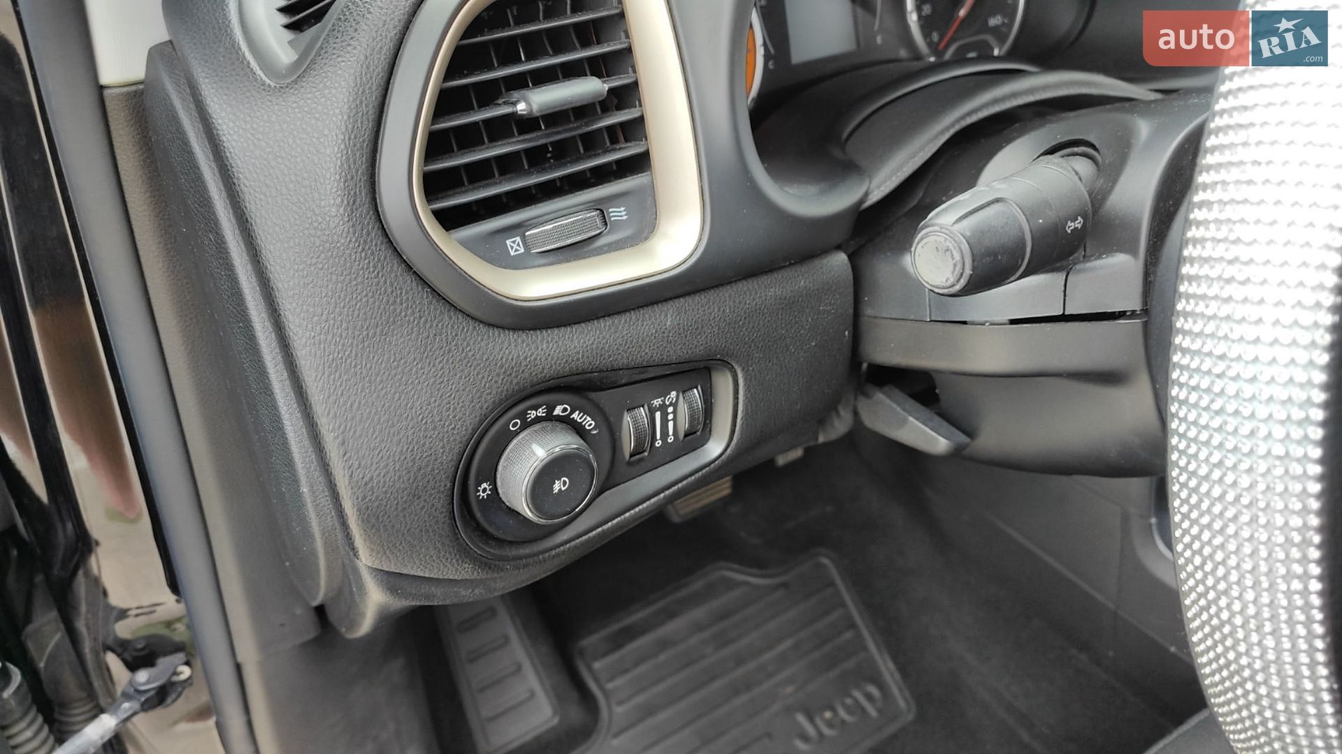 Jeep Renegade 2015 VIN ZACCJBBT1FPC29786 фото оголошення 17 з 23