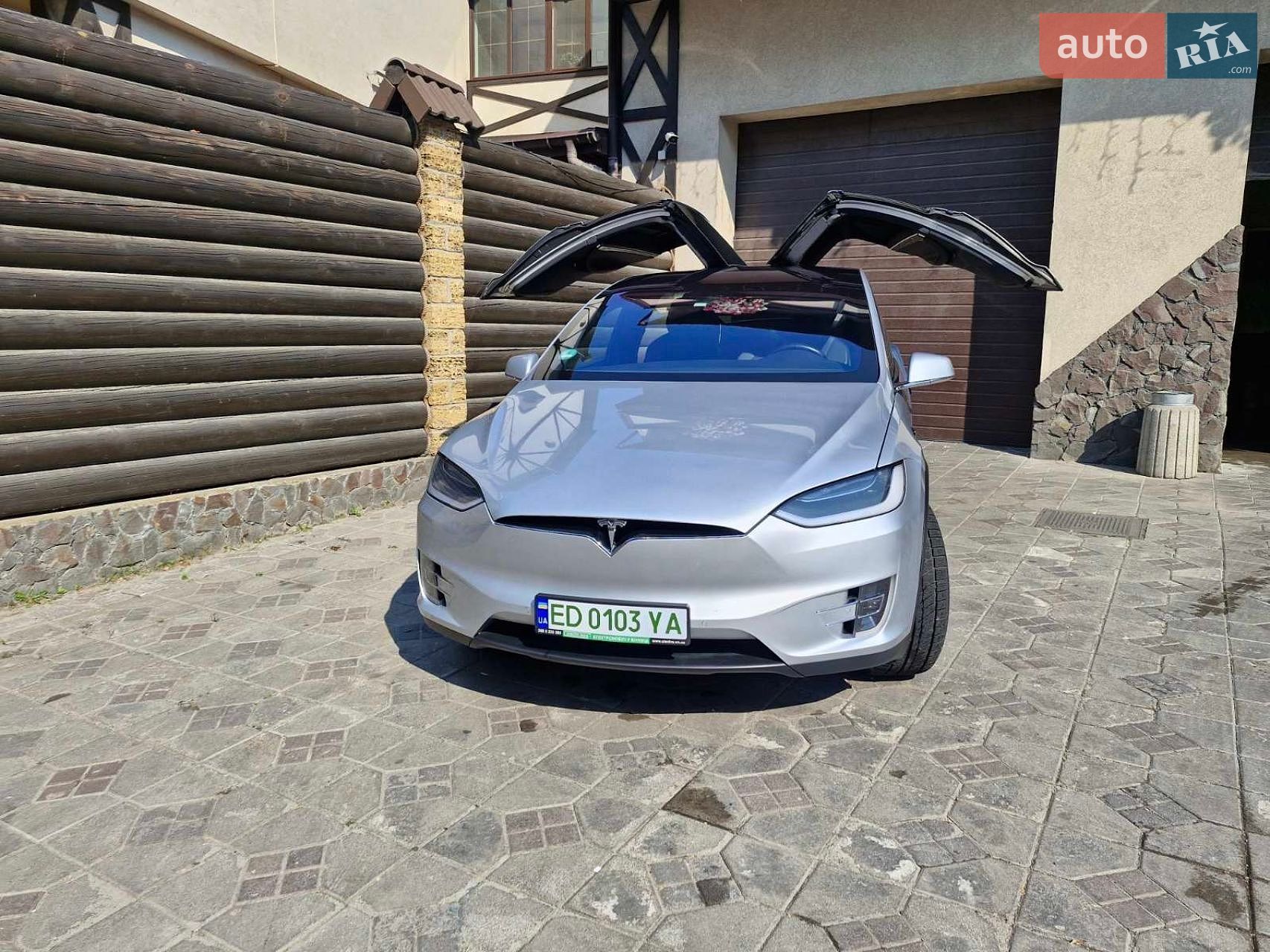 Tesla Model X 2018 VIN 5YJXCCE23JF095819 фото оголошення 2 з 20