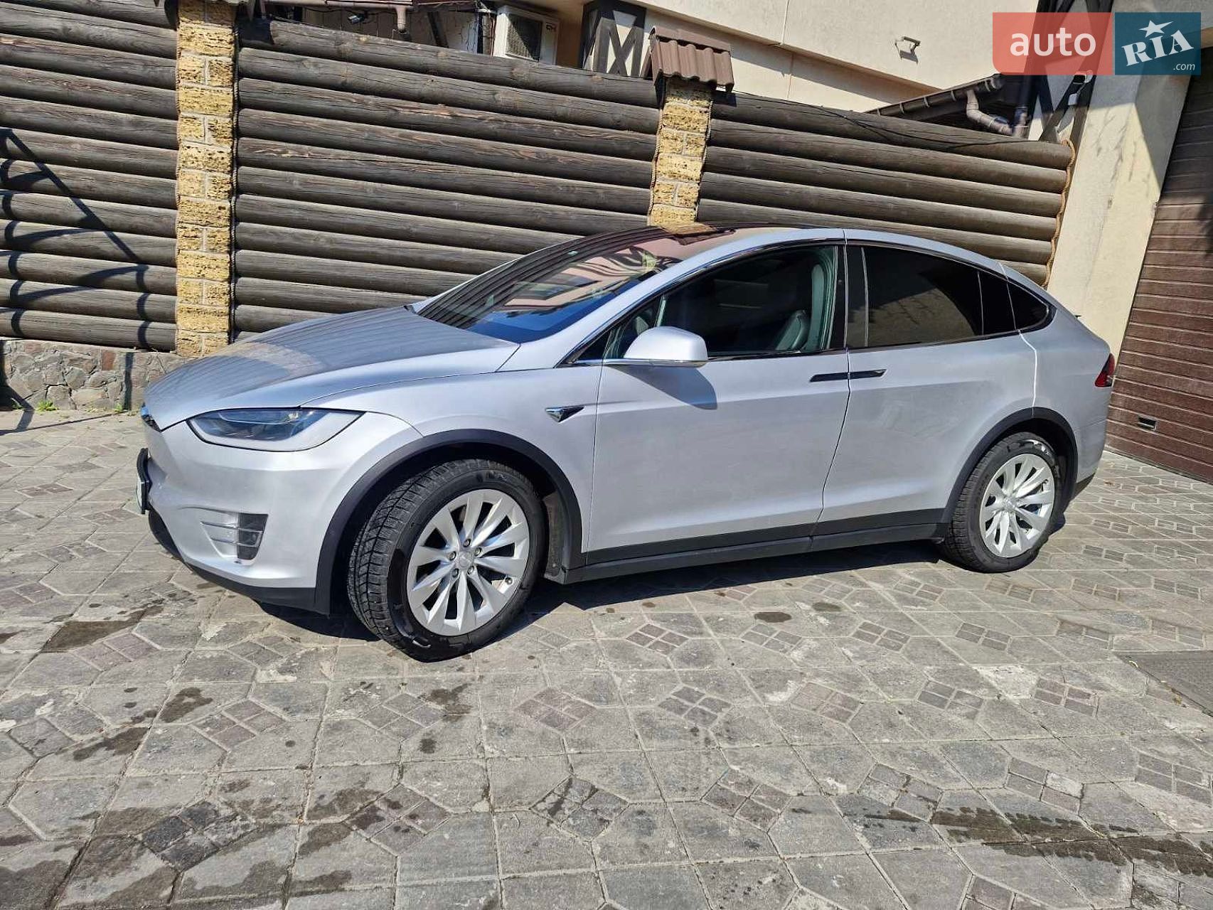 Tesla Model X 2018 VIN 5YJXCCE23JF095819 фото оголошення 10 з 20