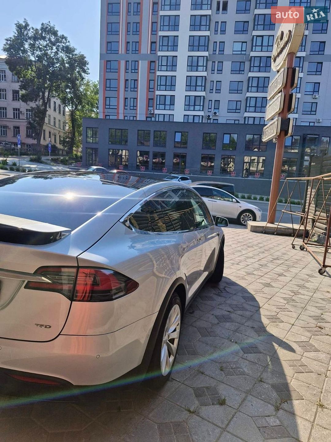 Tesla Model X 2018 VIN 5YJXCCE23JF095819 фото оголошення 6 з 20