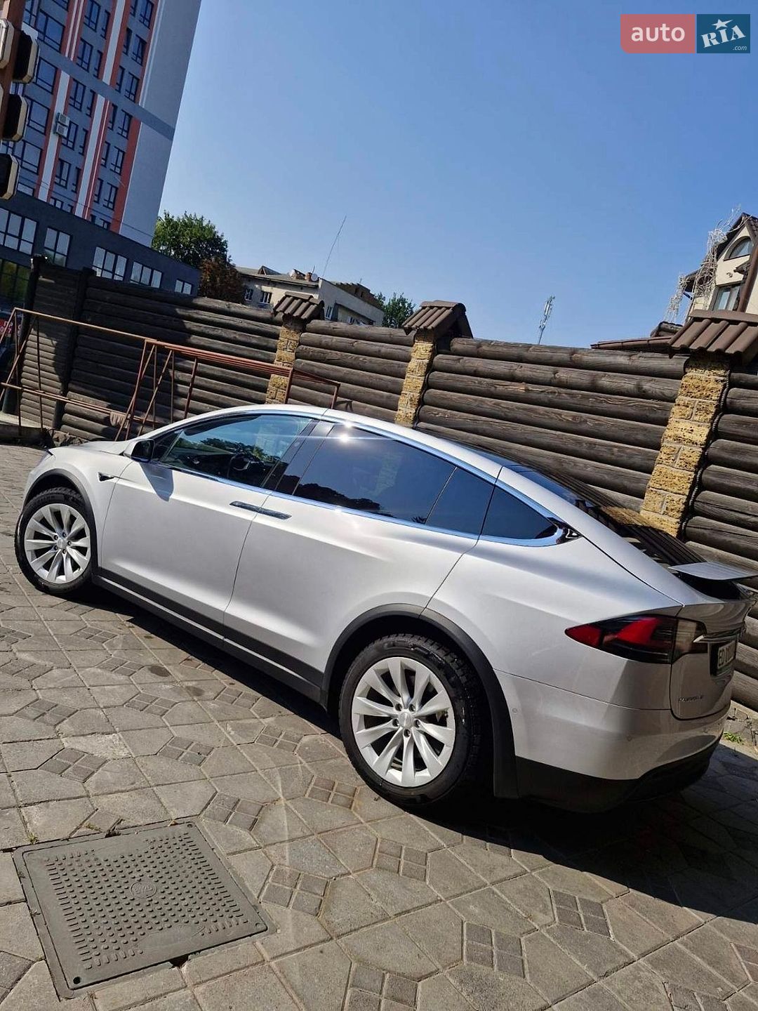 Tesla Model X 2018 VIN 5YJXCCE23JF095819 фото оголошення 11 з 20