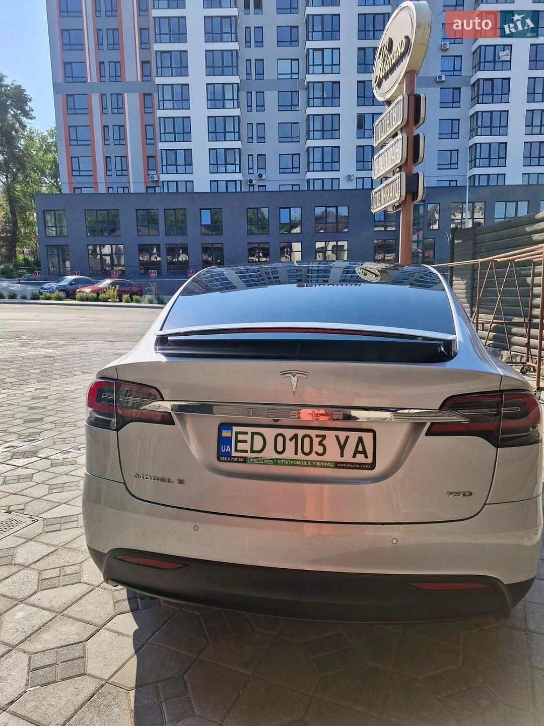Tesla Model X 2018 VIN 5YJXCCE23JF095819 фото оголошення 12 з 20