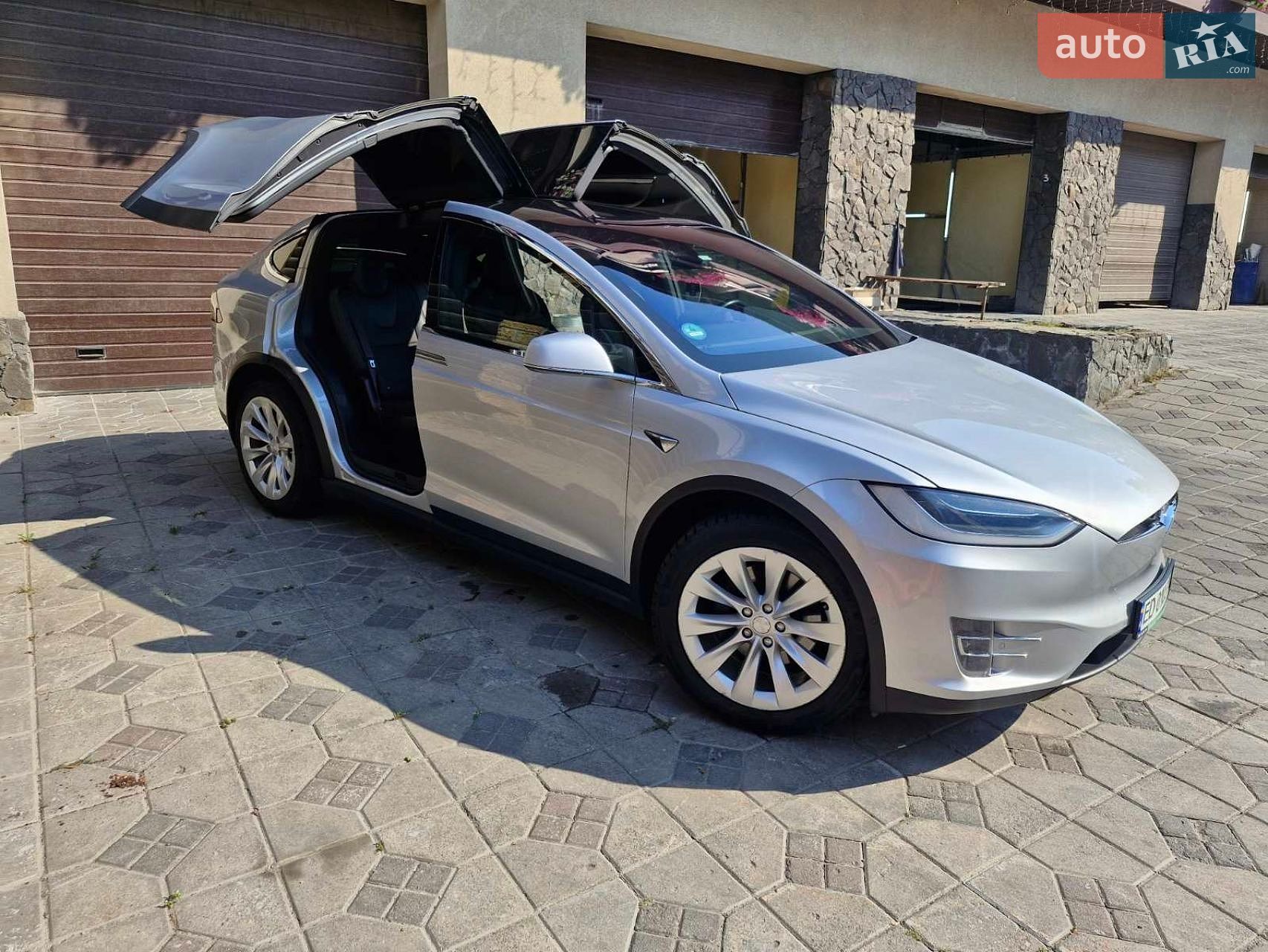 Tesla Model X 2018 VIN 5YJXCCE23JF095819 фото оголошення 16 з 20