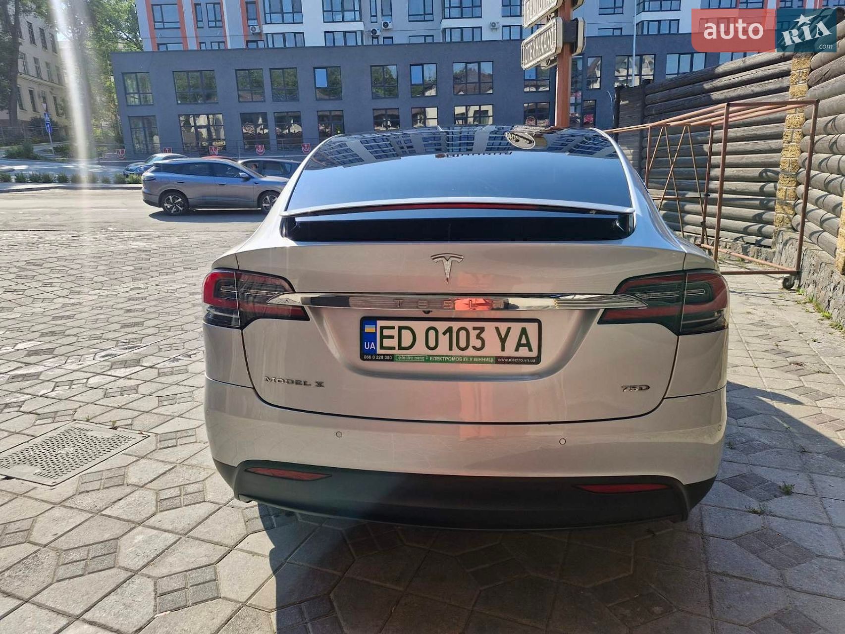 Tesla Model X 2018 VIN 5YJXCCE23JF095819 фото оголошення 8 з 20