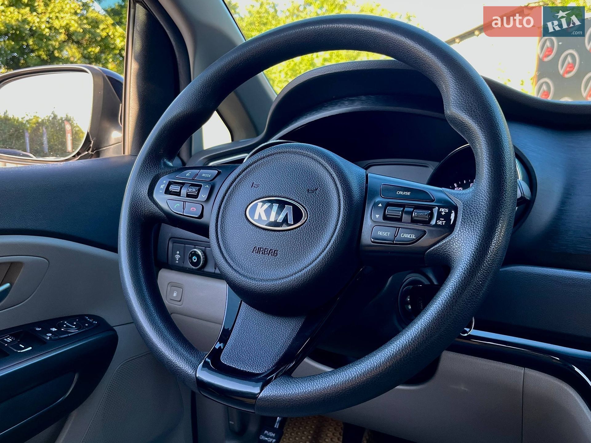 Kia Sedona 2016 VIN KNDMB5C13G6205770 фото оголошення 19 з 34