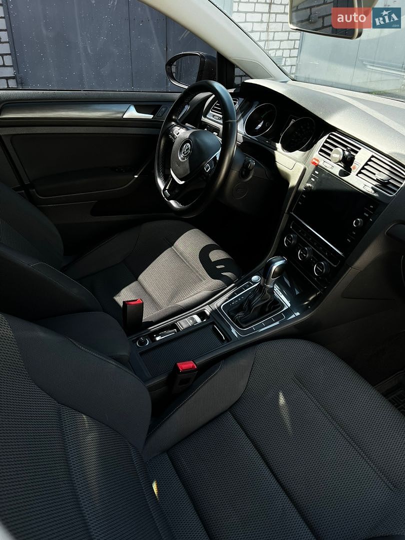 Volkswagen e-Golf 2018 VIN WVWKR7AU4KW903213 фото оголошення 9 з 10
