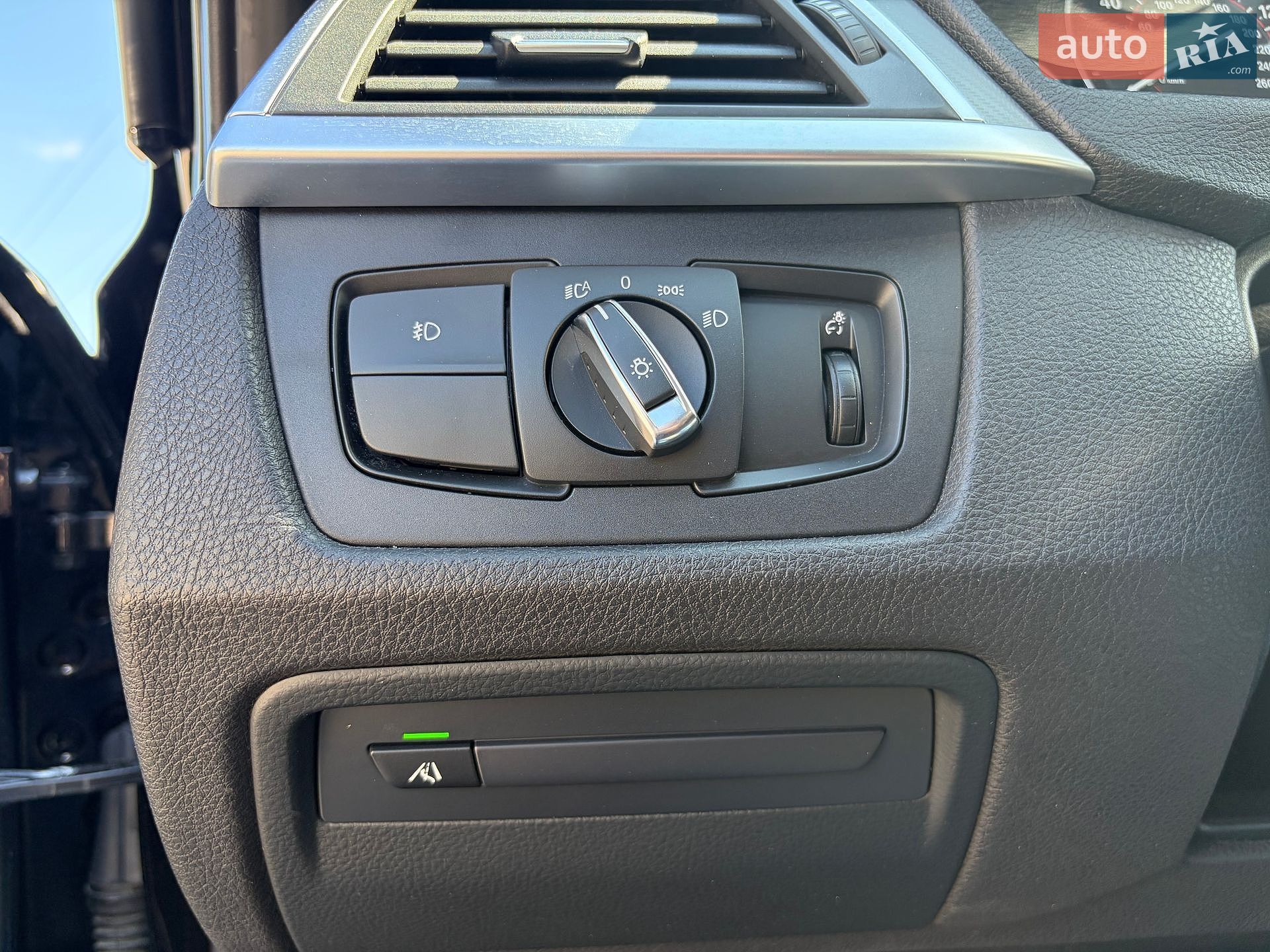 BMW 3 Series 2018 VIN WBA8D9C54JEM31381 фото оголошення 31 з 39