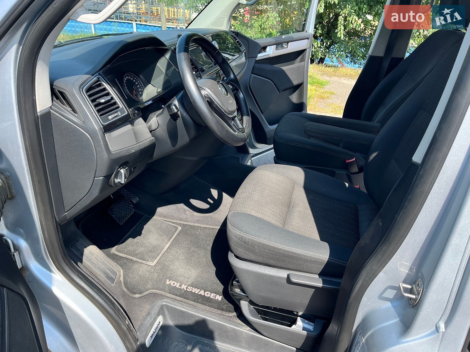 Volkswagen Multivan 2015 VIN WV2ZZZ7HZGH040486 фото оголошення 13 з 43